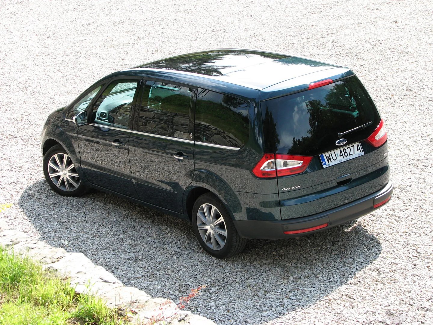 Ford_Galaxy_2_generation__Minivan__12.jpg