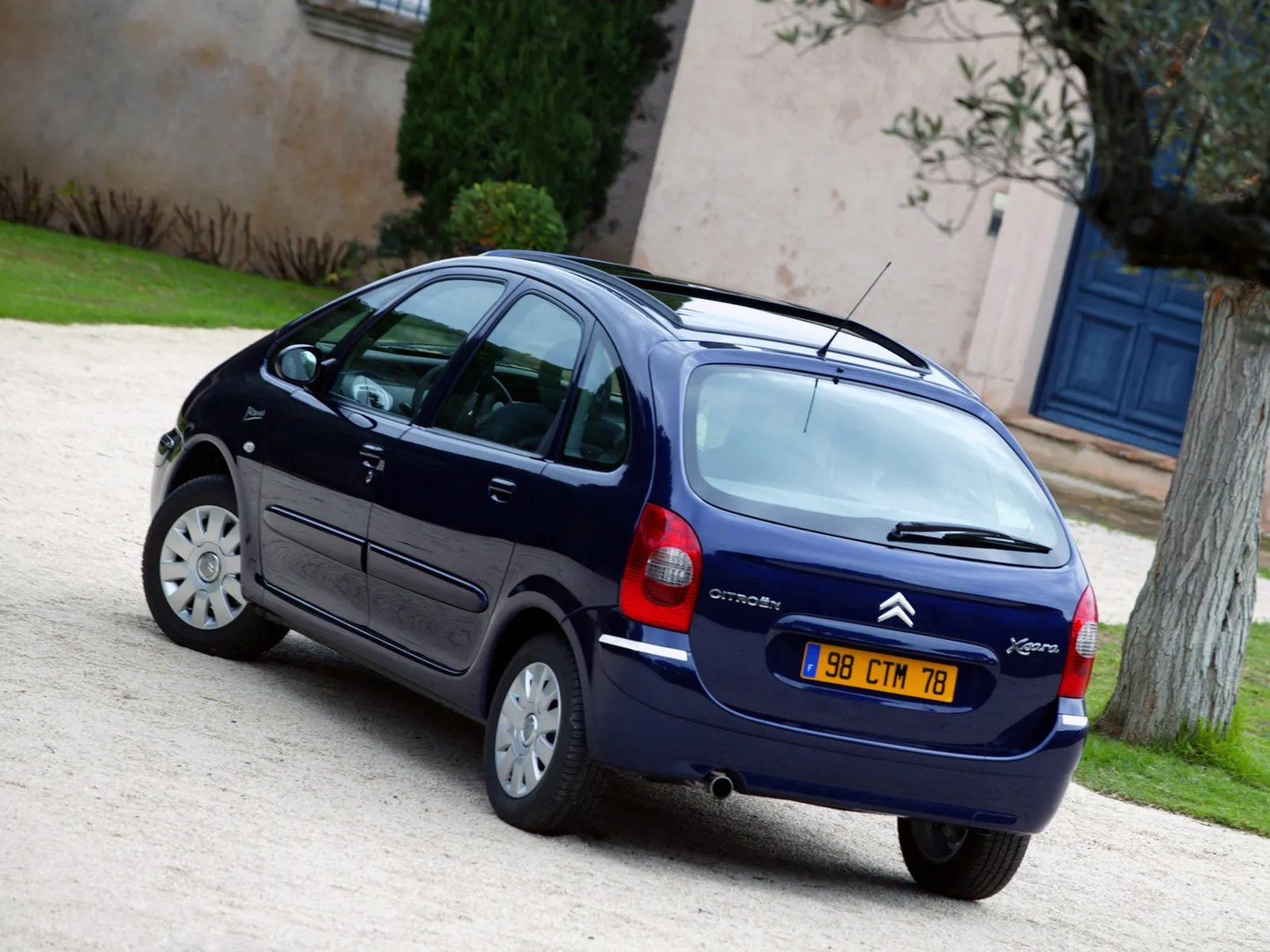 Citroen_Xsara_Picasso_1_generation__Compact_Van__4.jpg