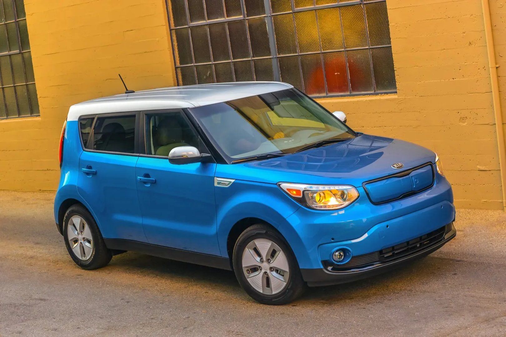 Kia_Soul_EV_1_generation__Hatchback_5-door__2.jpg