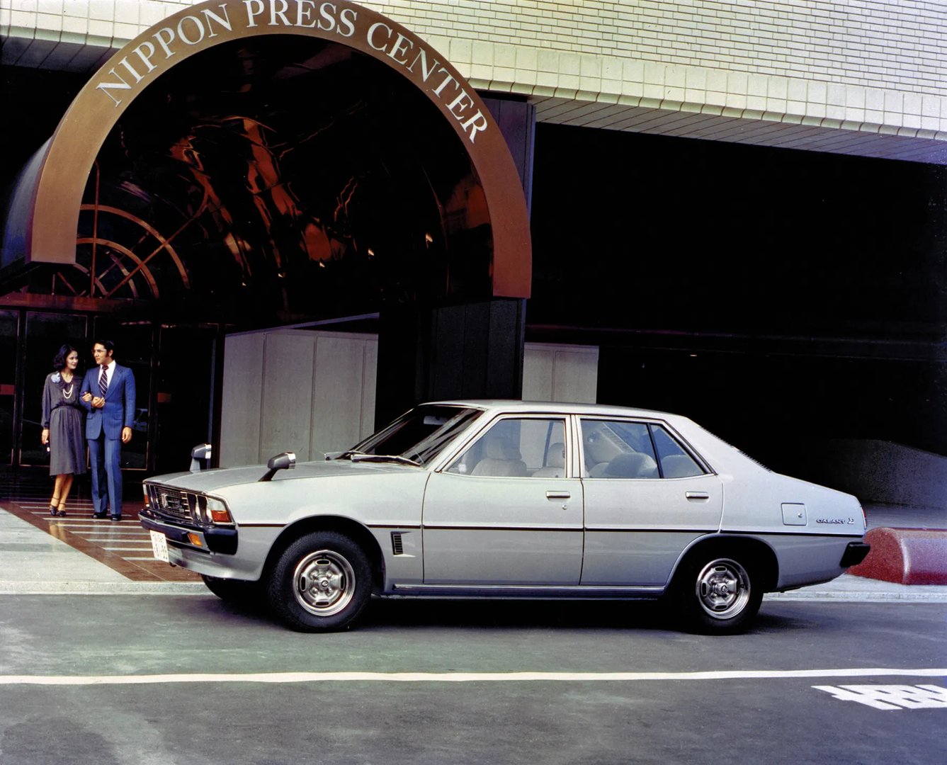 Mitsubishi_Galant_3_generation__Sedan__8.jpg
