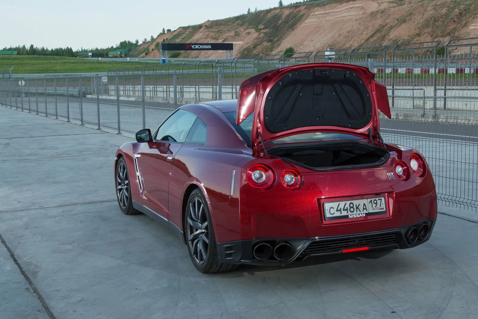 Nissan_GT-R_1_generation_restyling_2__Coupe__2.jpg