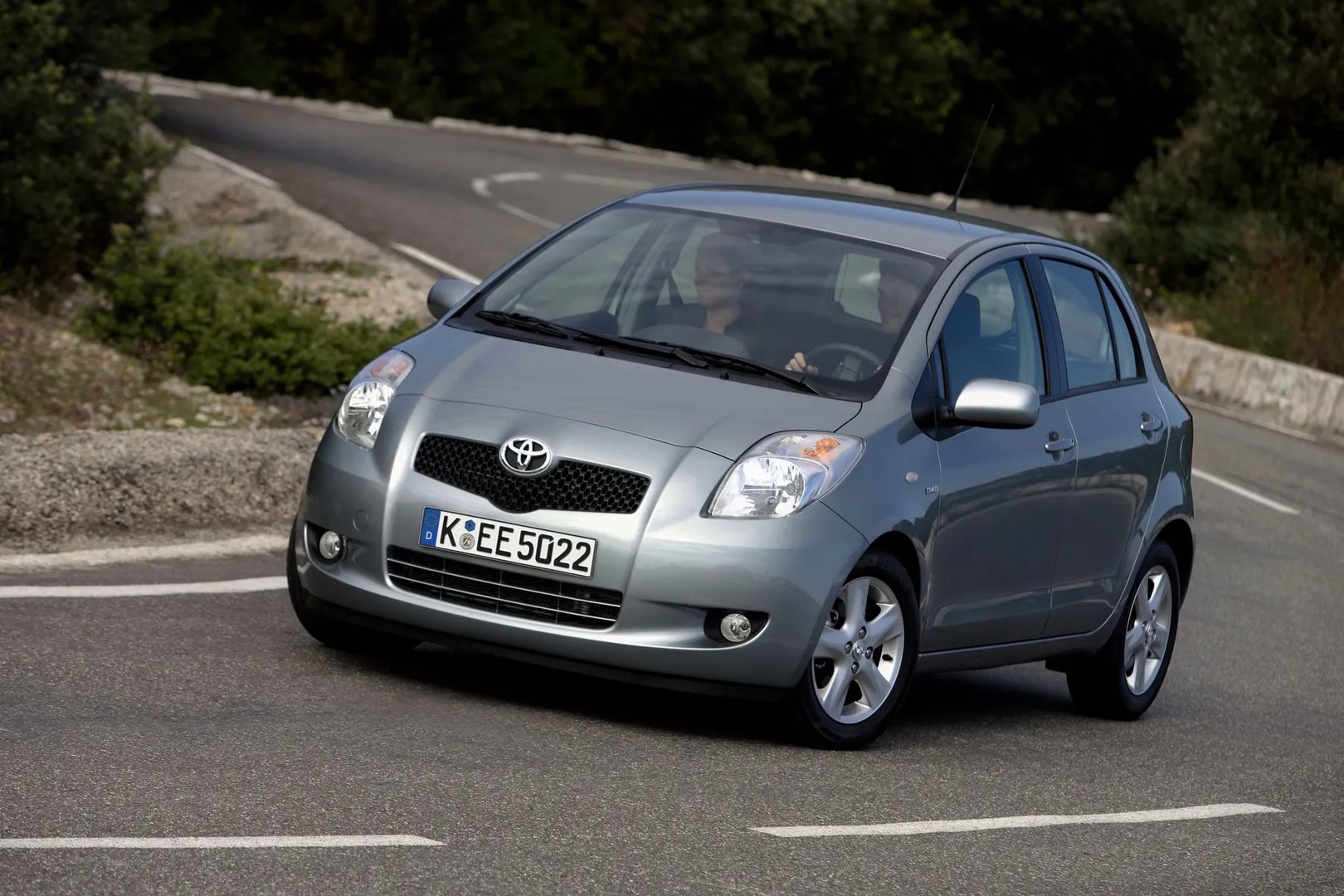 Toyota_Yaris_2_generation__Mini_5-doors__12.jpg
