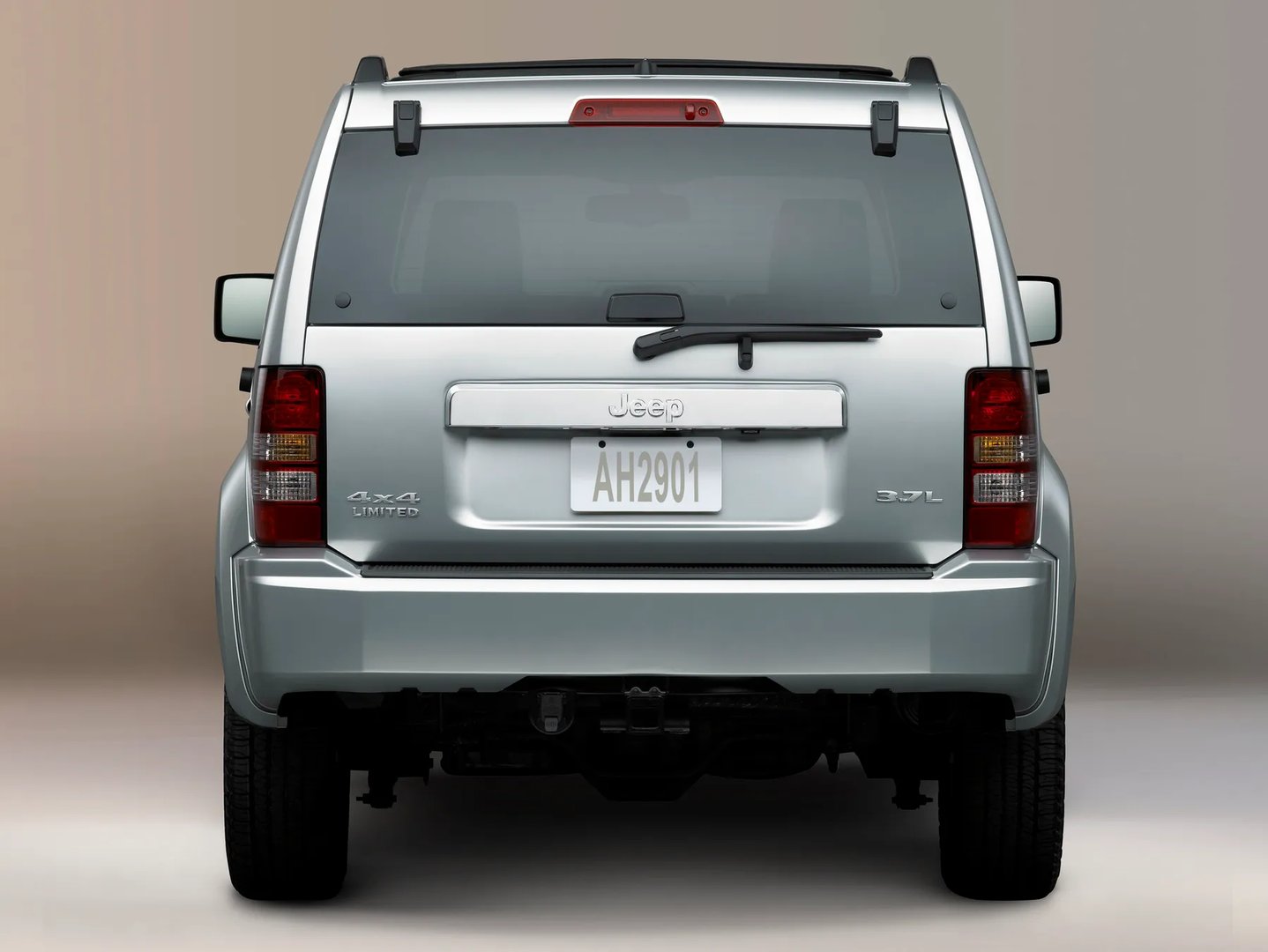 Jeep_Liberty_2_generation__SUV_5-doors__4.jpg