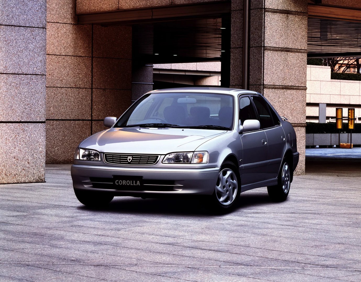 Toyota_Corolla_8_generation__Sedan__6.jpg