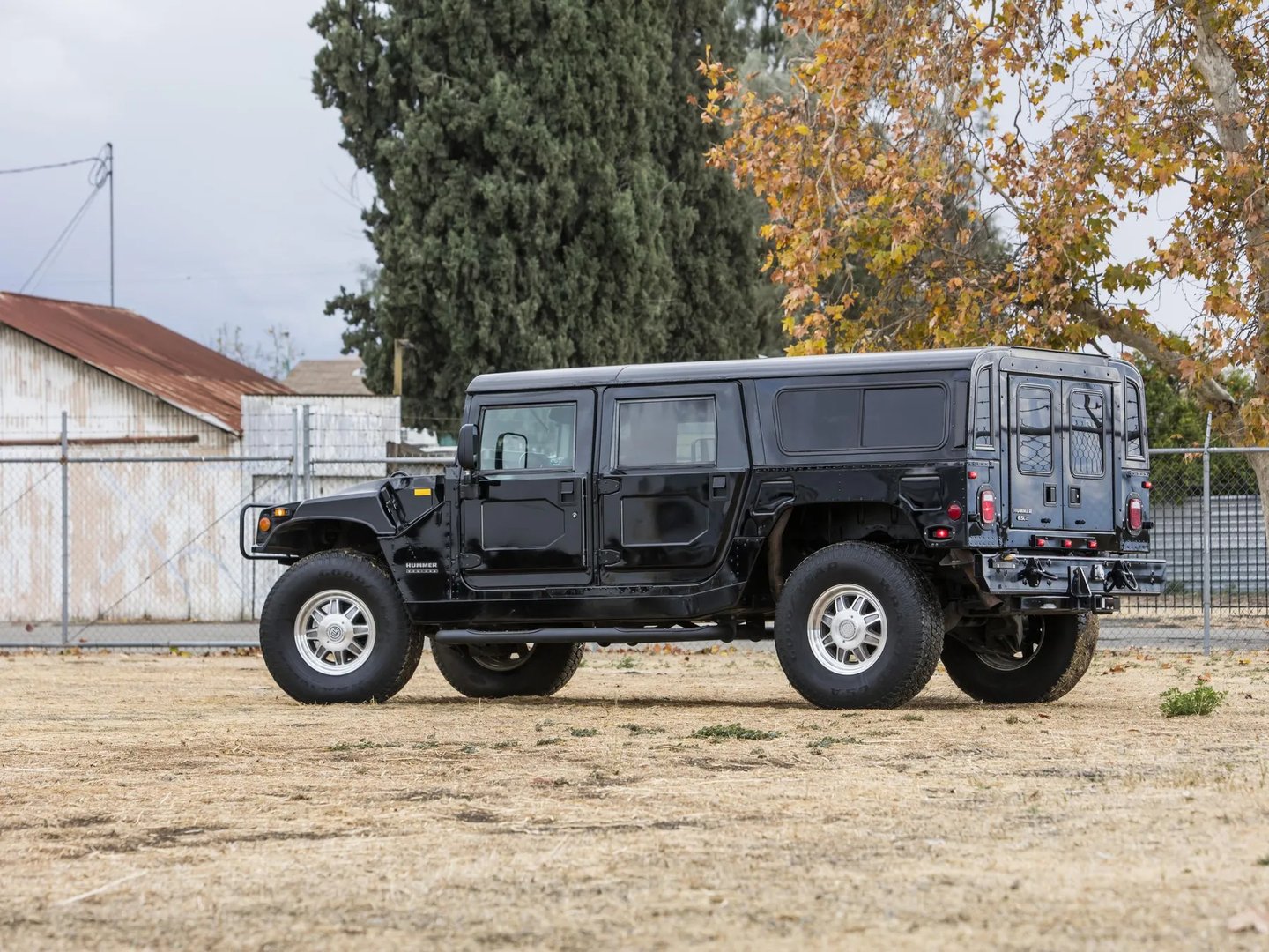 Hummer_H1_1_generation__SUV_5-doors__2.jpg
