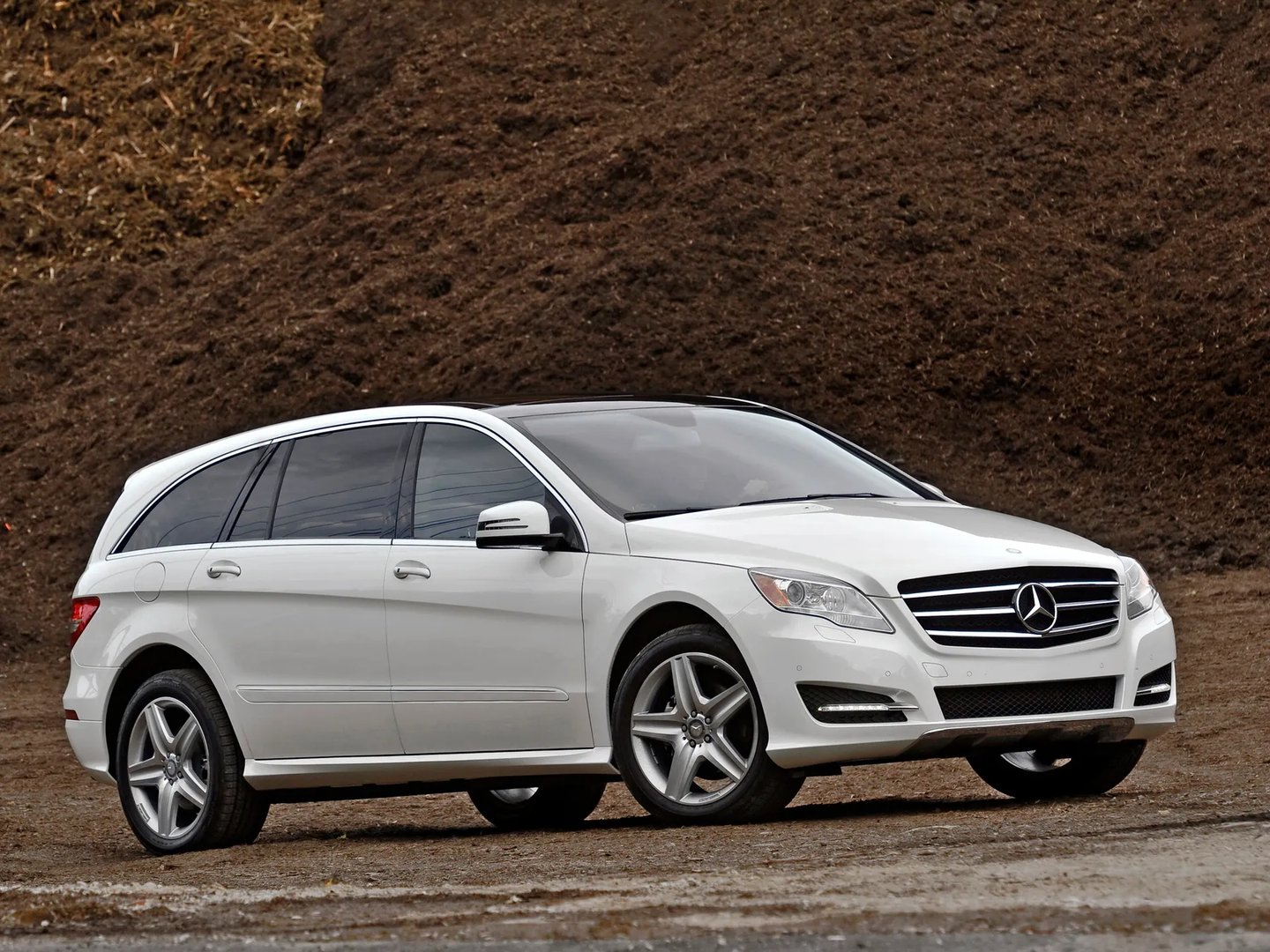 Mercedes_R-Class_1_generation_restyling_2__Minivan__8.jpg