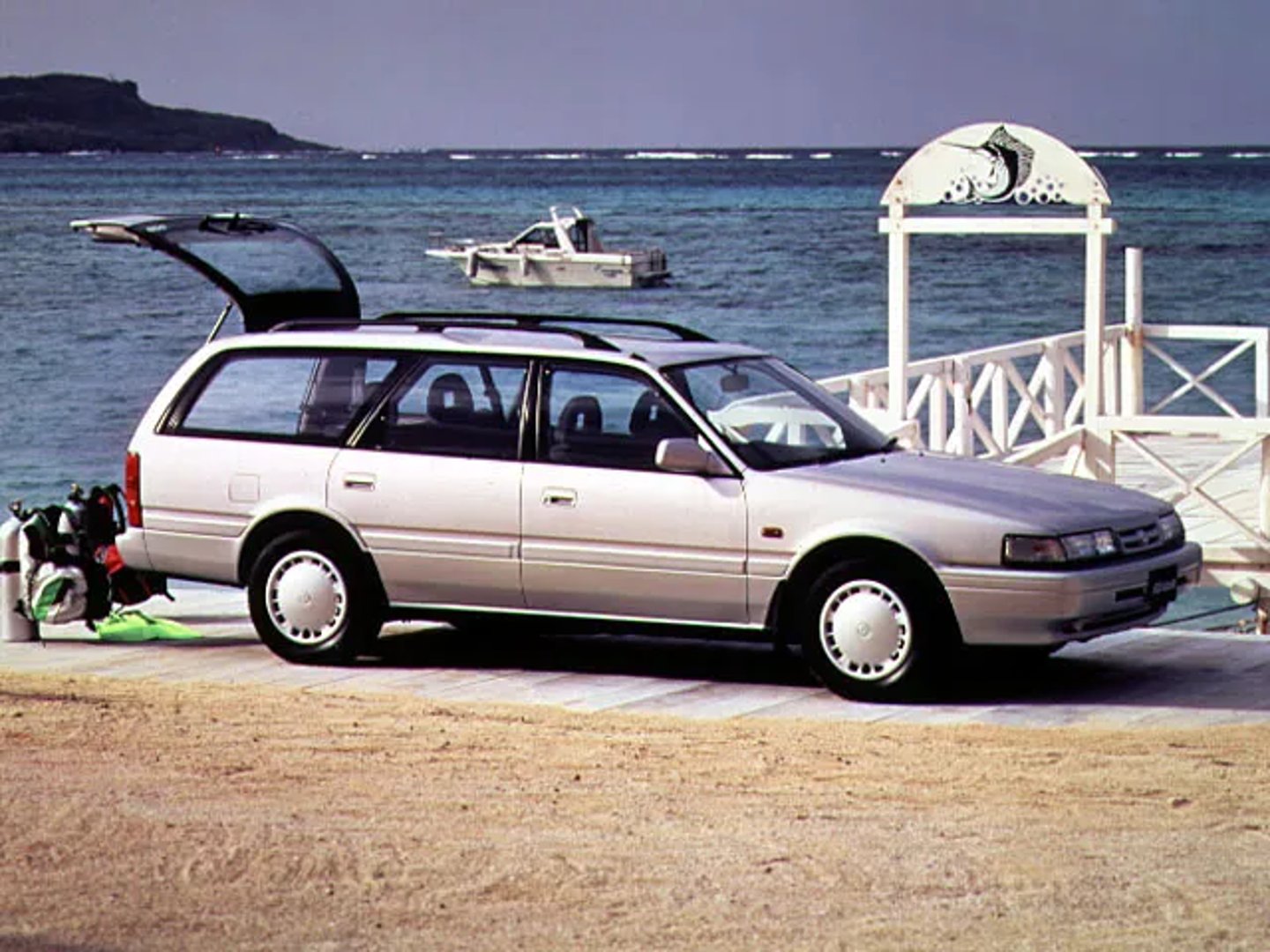 Mazda_626_3_generation__Estate_5-door__2.jpg