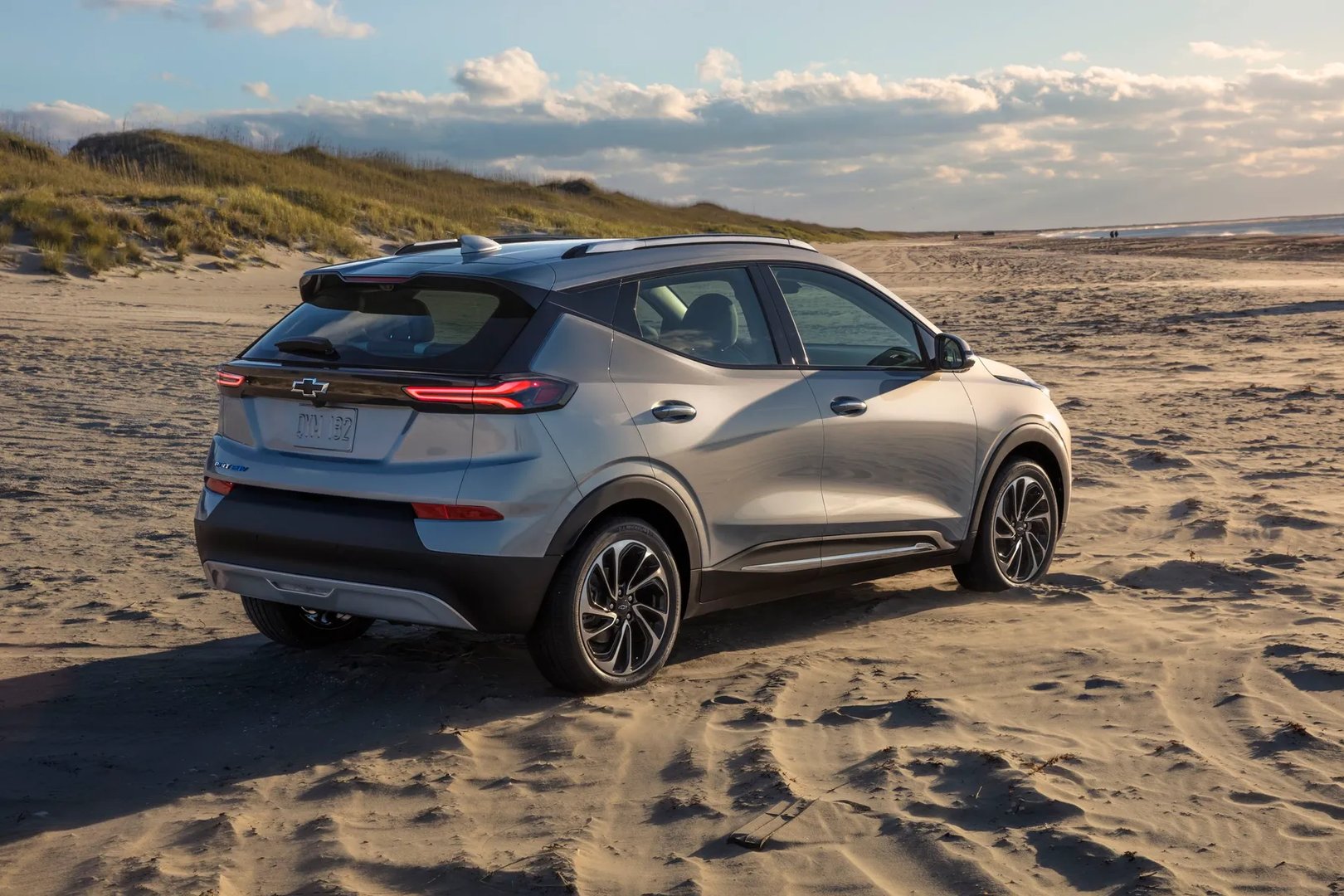 Chevrolet_Bolt_EUV_1_generation__SUV_5-doors__1.jpg
