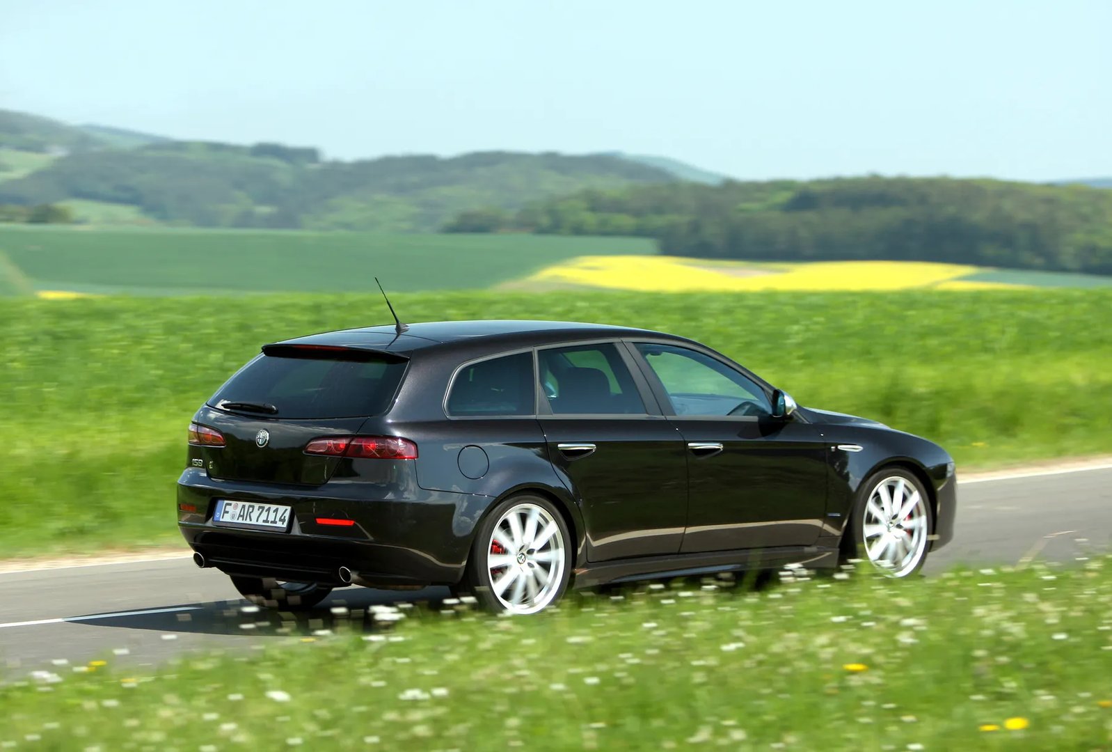 Alfa Romeo_159_1_generation__Estate_5-door__8.jpg