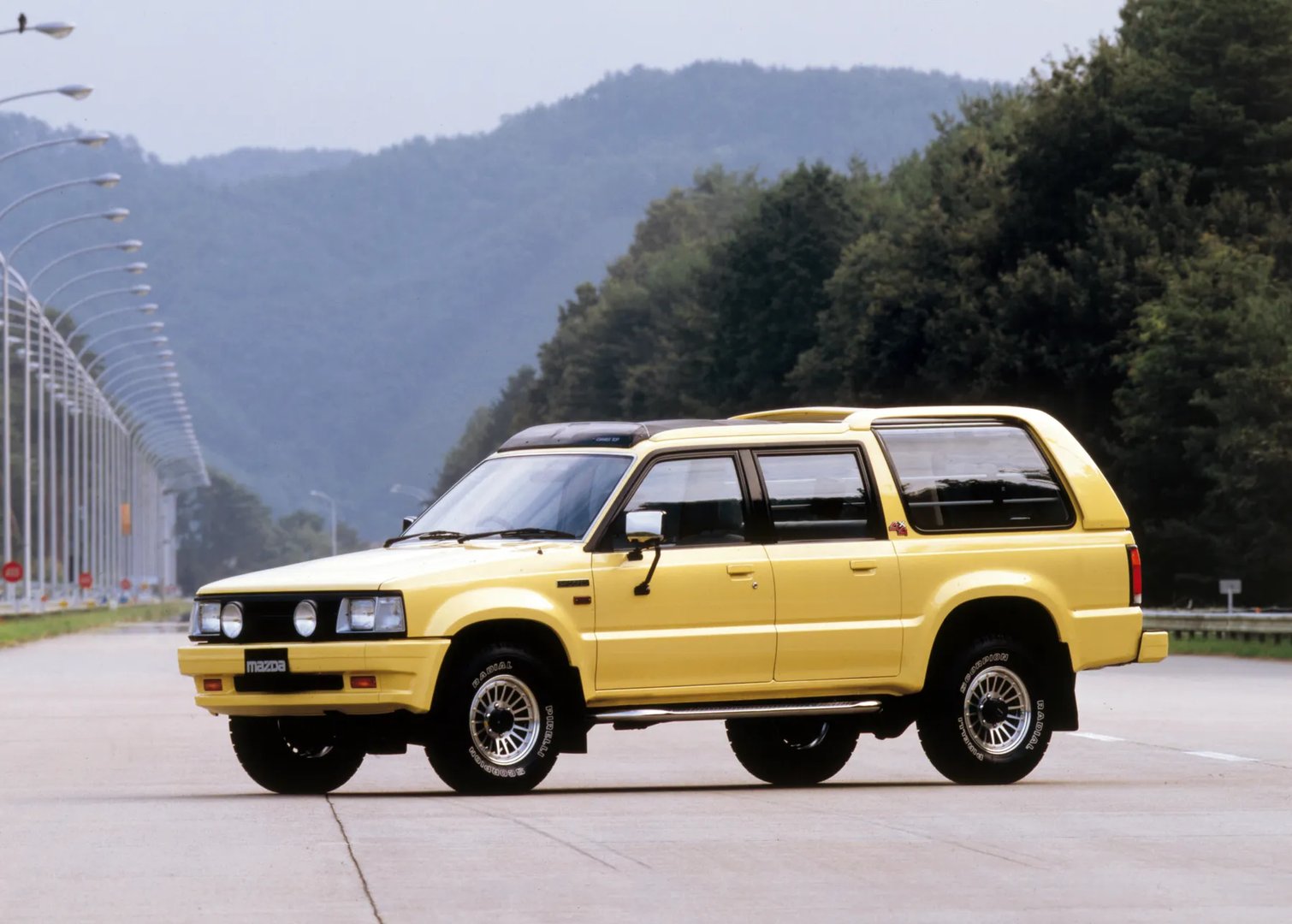 Mazda_Proceed_Marvie_1_generation__SUV_5-doors__3.jpg