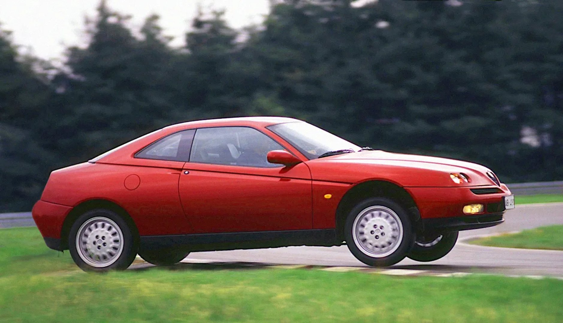 Alfa Romeo_GTV_1_generation__Coupe__3.jpg