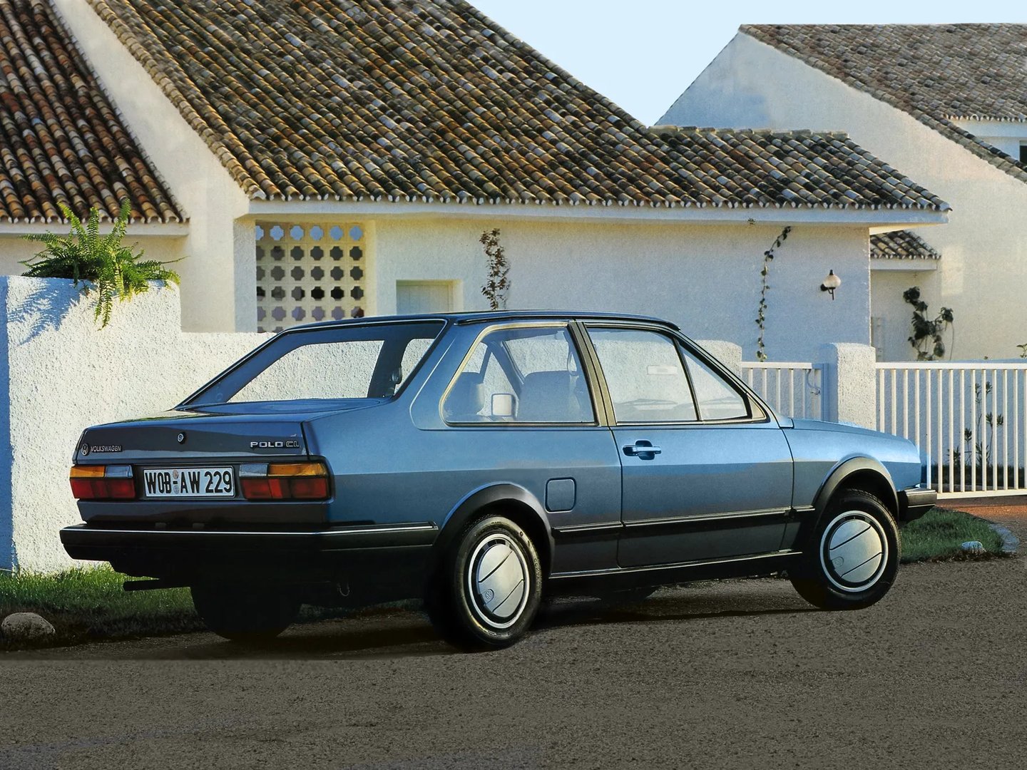 Volkswagen_Polo_2_generation__Sedan_2-doors__5.jpg