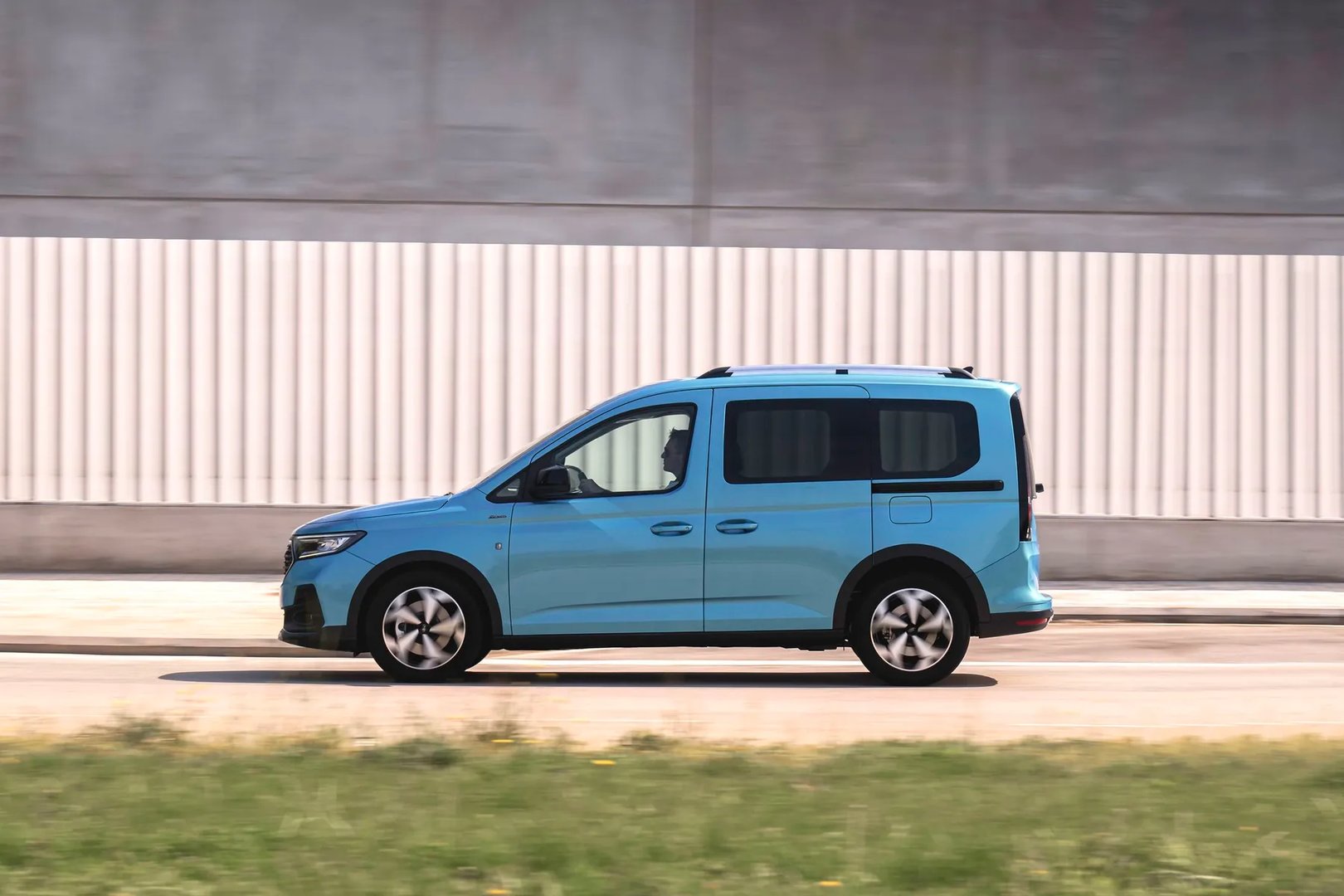 Ford_Tourneo_Connect_3_generation__Compact_Van__2.jpg