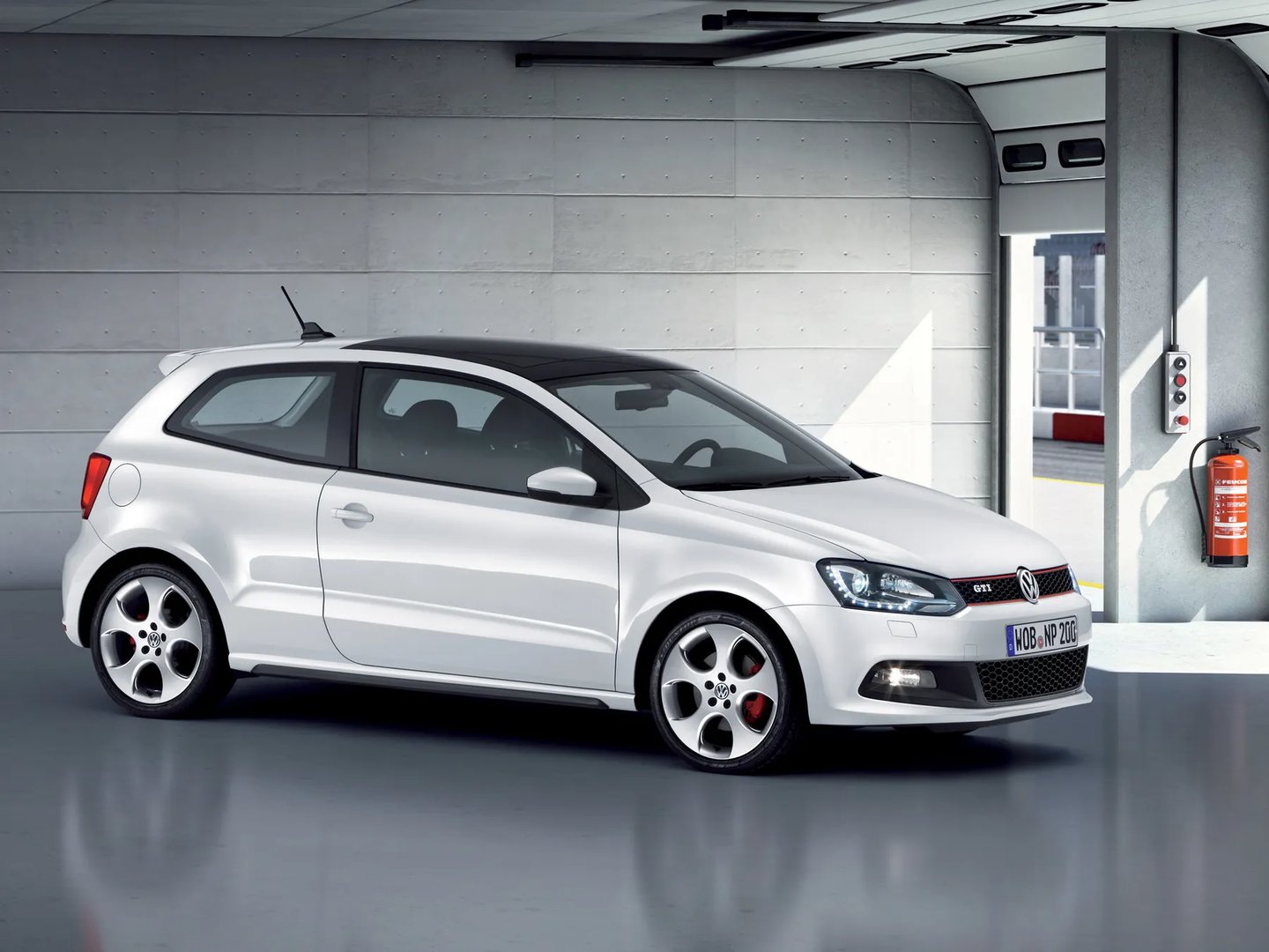 Volkswagen_Polo_GTI_5_generation__Mini_3-doors__7.jpg