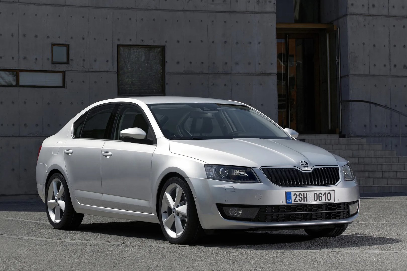 Skoda_Octavia_3_generation__Liftback__10.jpg