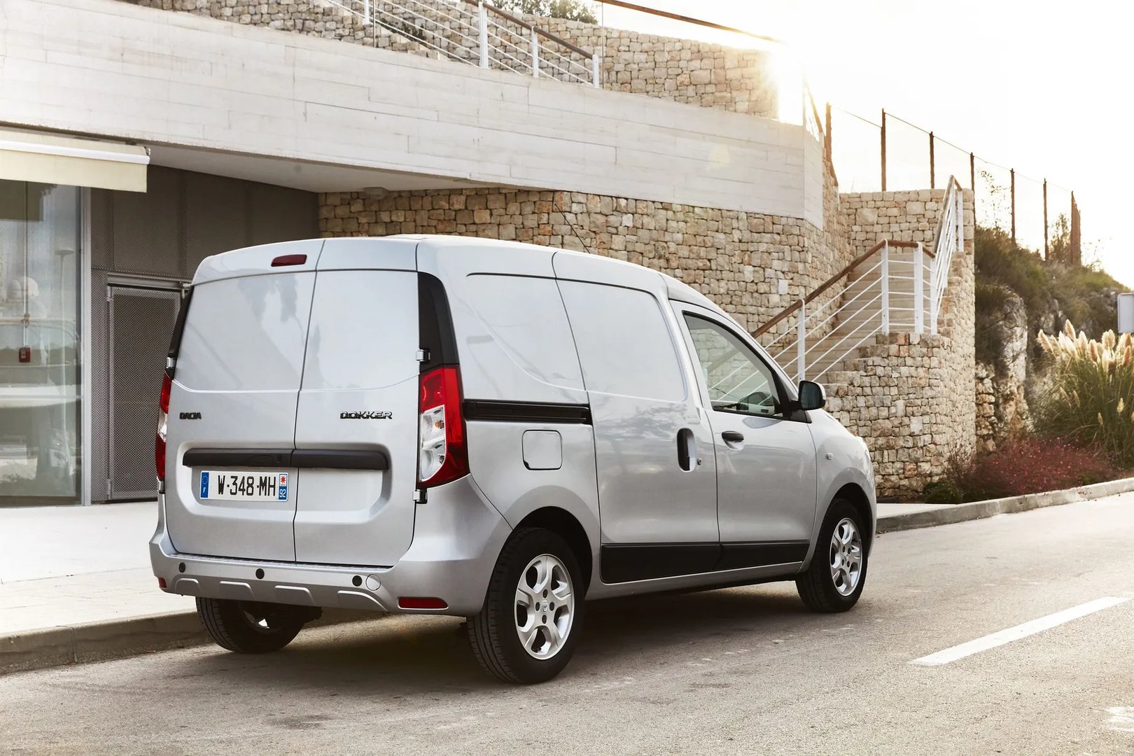 Dacia_Dokker_1_generation_restyling__Van__2.jpg