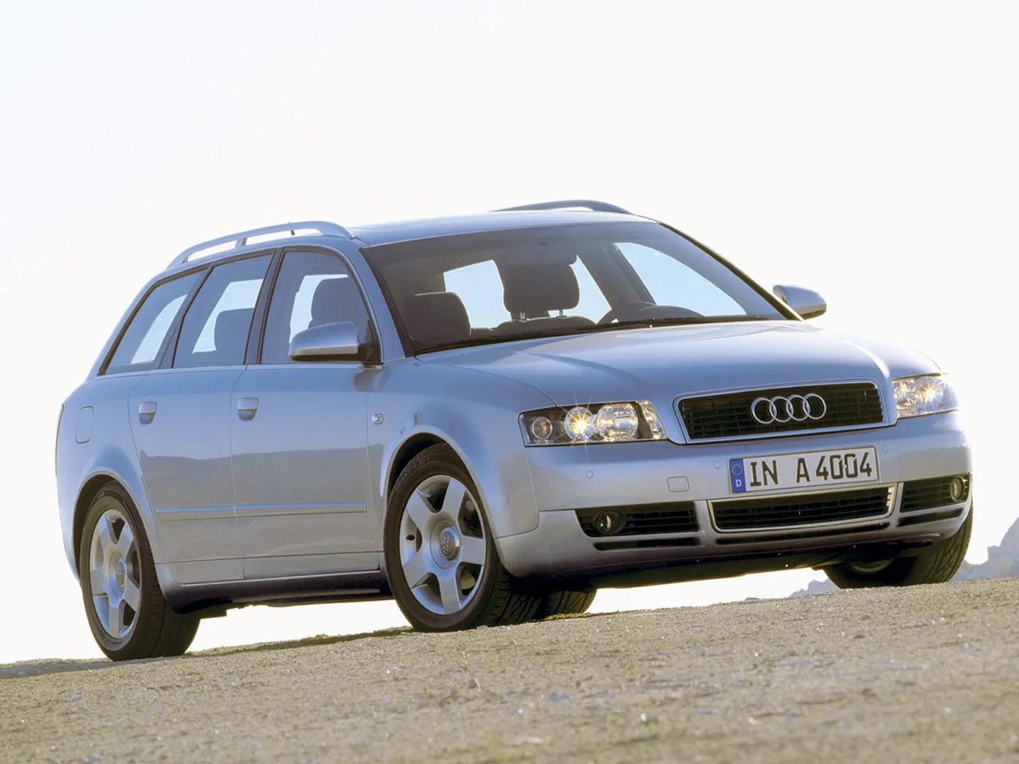 Audi_A4_2_generation__Estate_5-door__3.jpg
