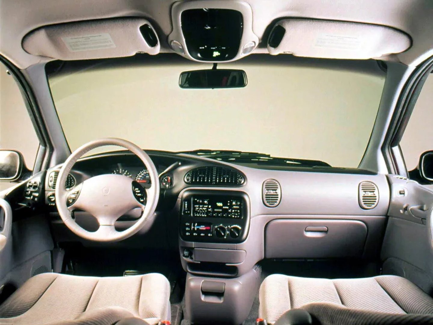 Dodge_Caravan_3_generation__Minivan__10.jpg