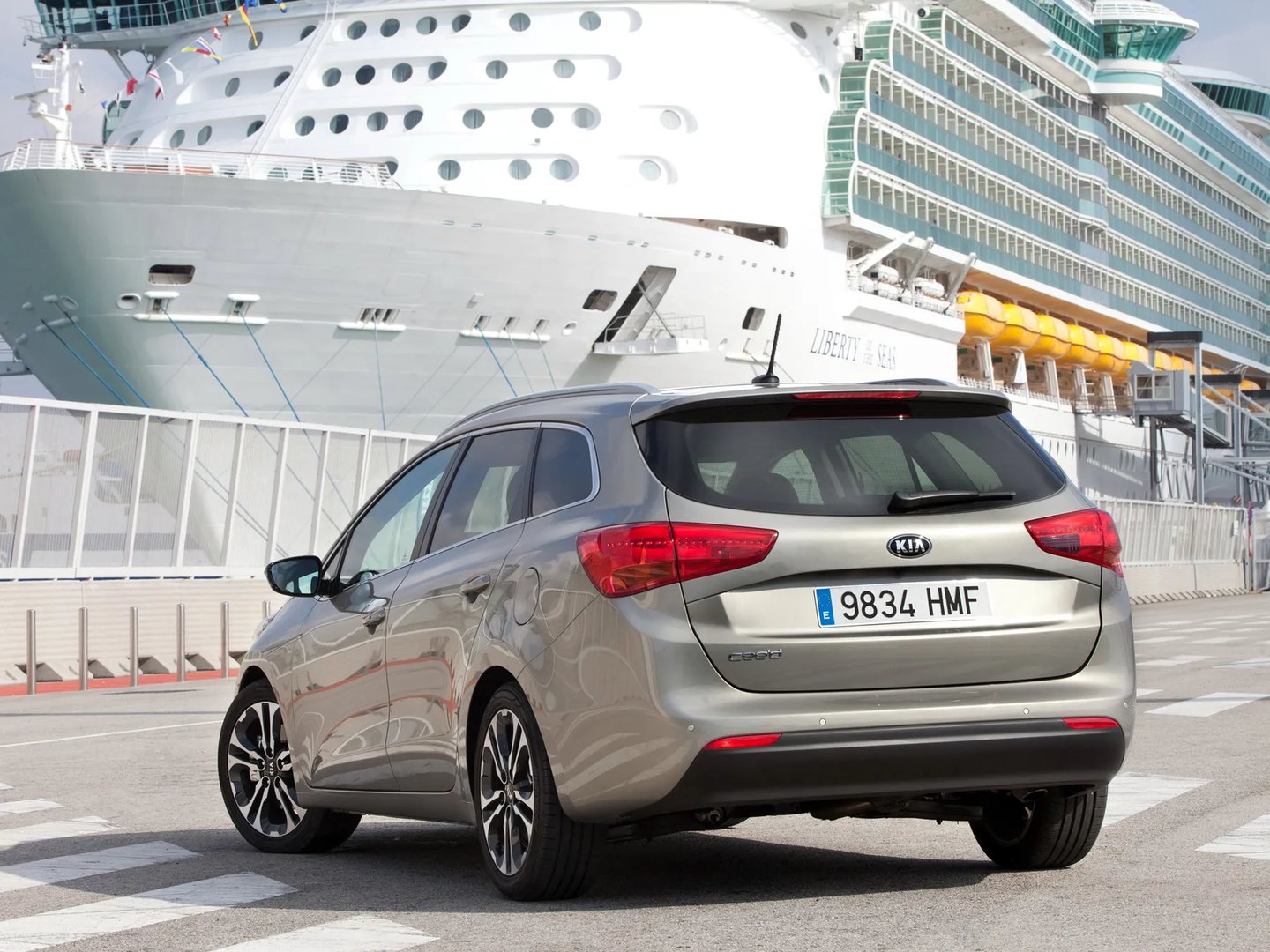 Kia_Ceed_2_generation__Estate_5-door__1.jpg