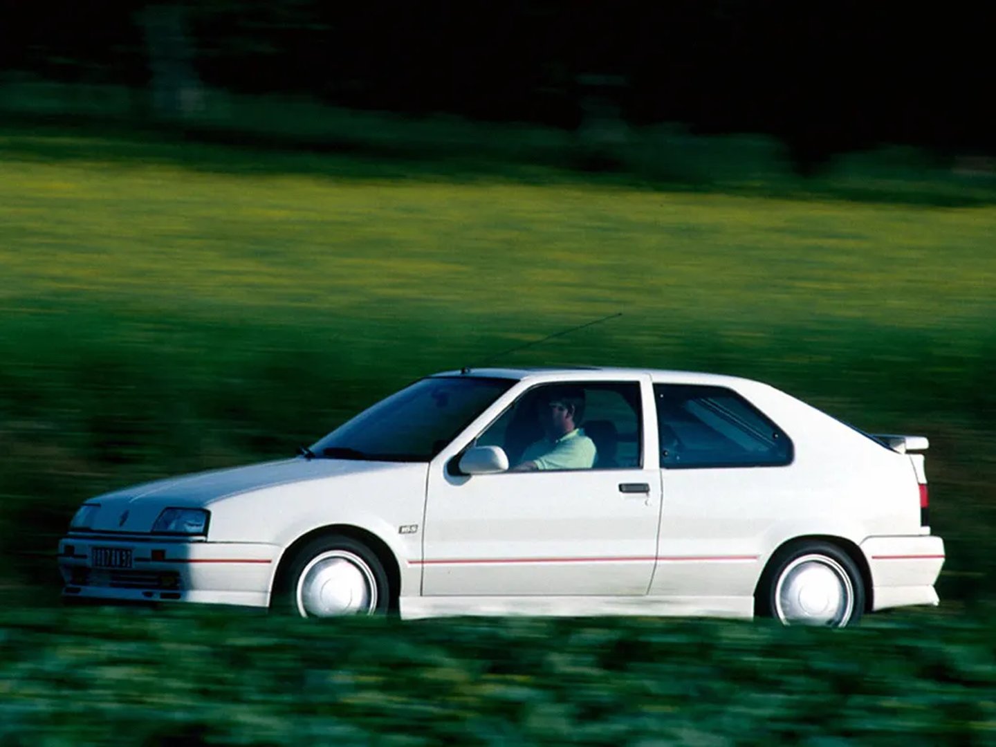 Renault_19_1_generation__Hatchback_3-door__3.jpg