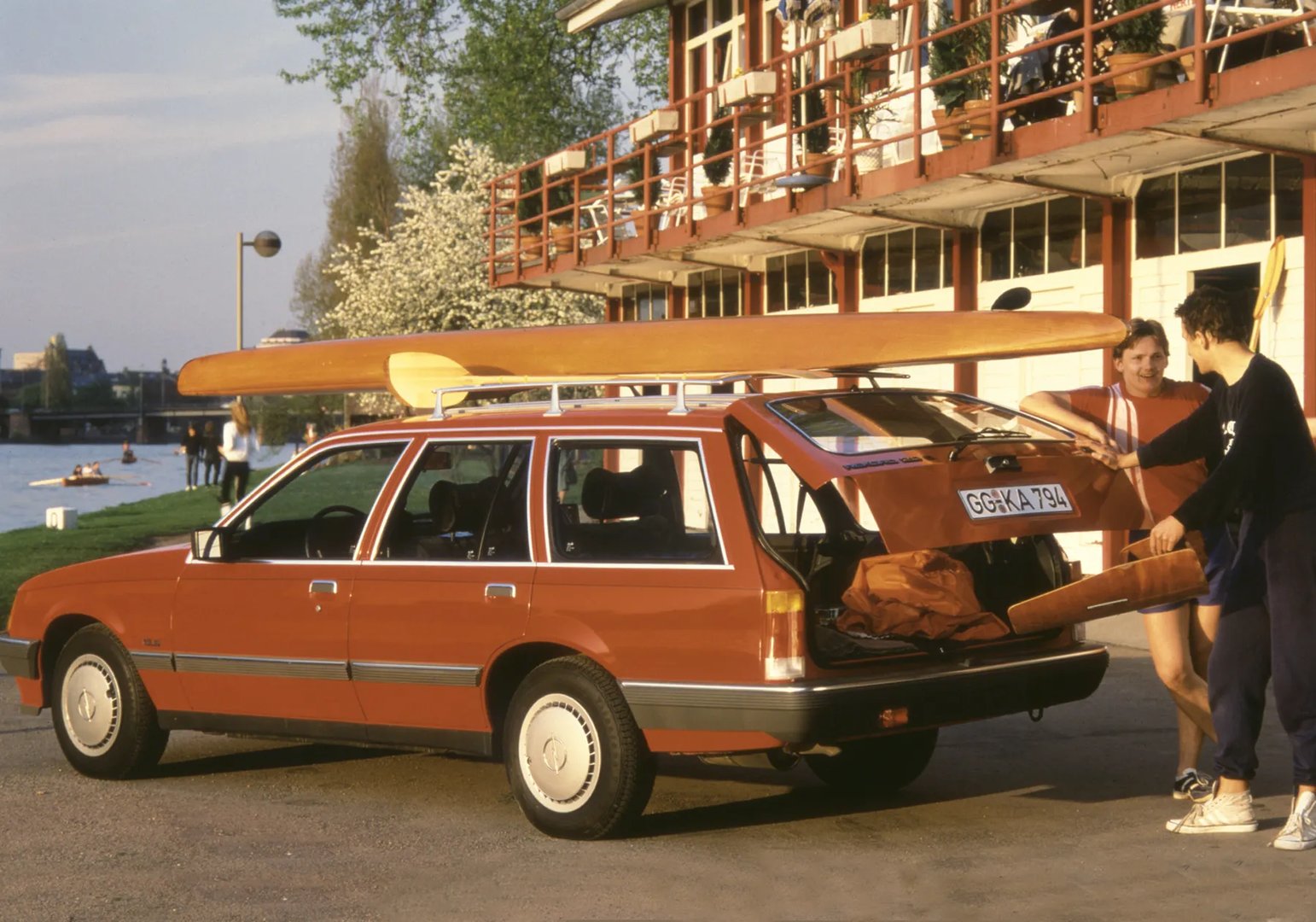 Opel_Rekord_5_generation__Estate_5-door__3.jpg
