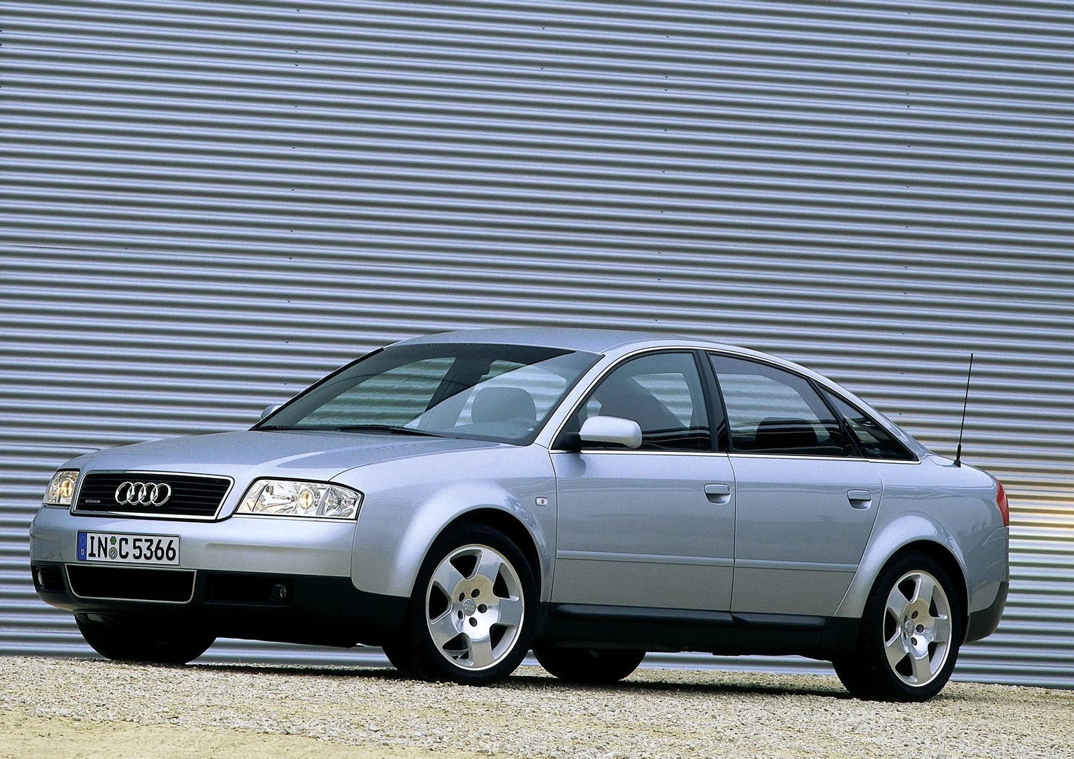 Audi_A6_2_generation__Sedan__12.jpg