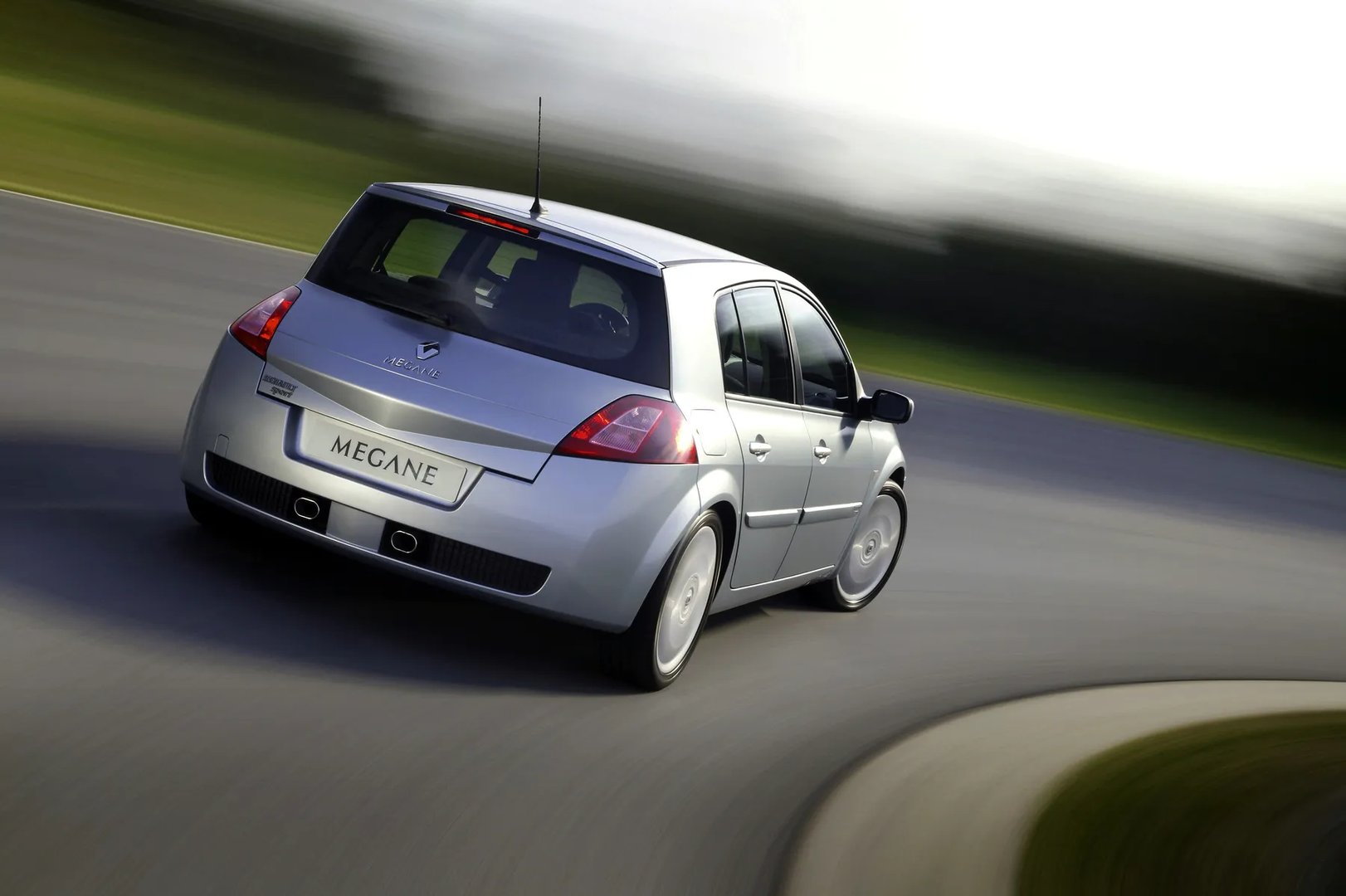 Renault_Megane_RS_2_generation__Hatchback_5-door__6.jpg