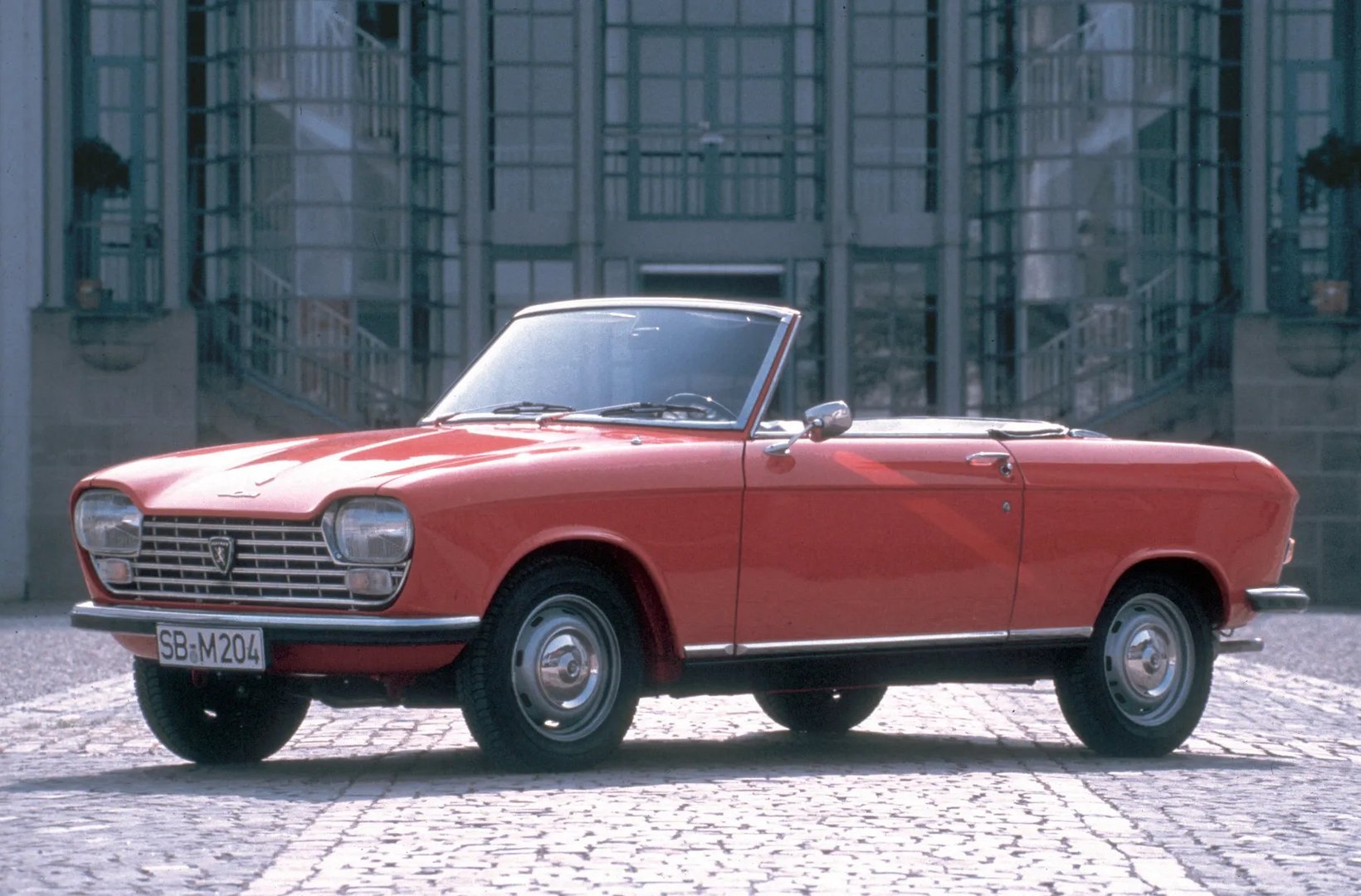Peugeot_204_1_generation__Cabrio__3.jpg
