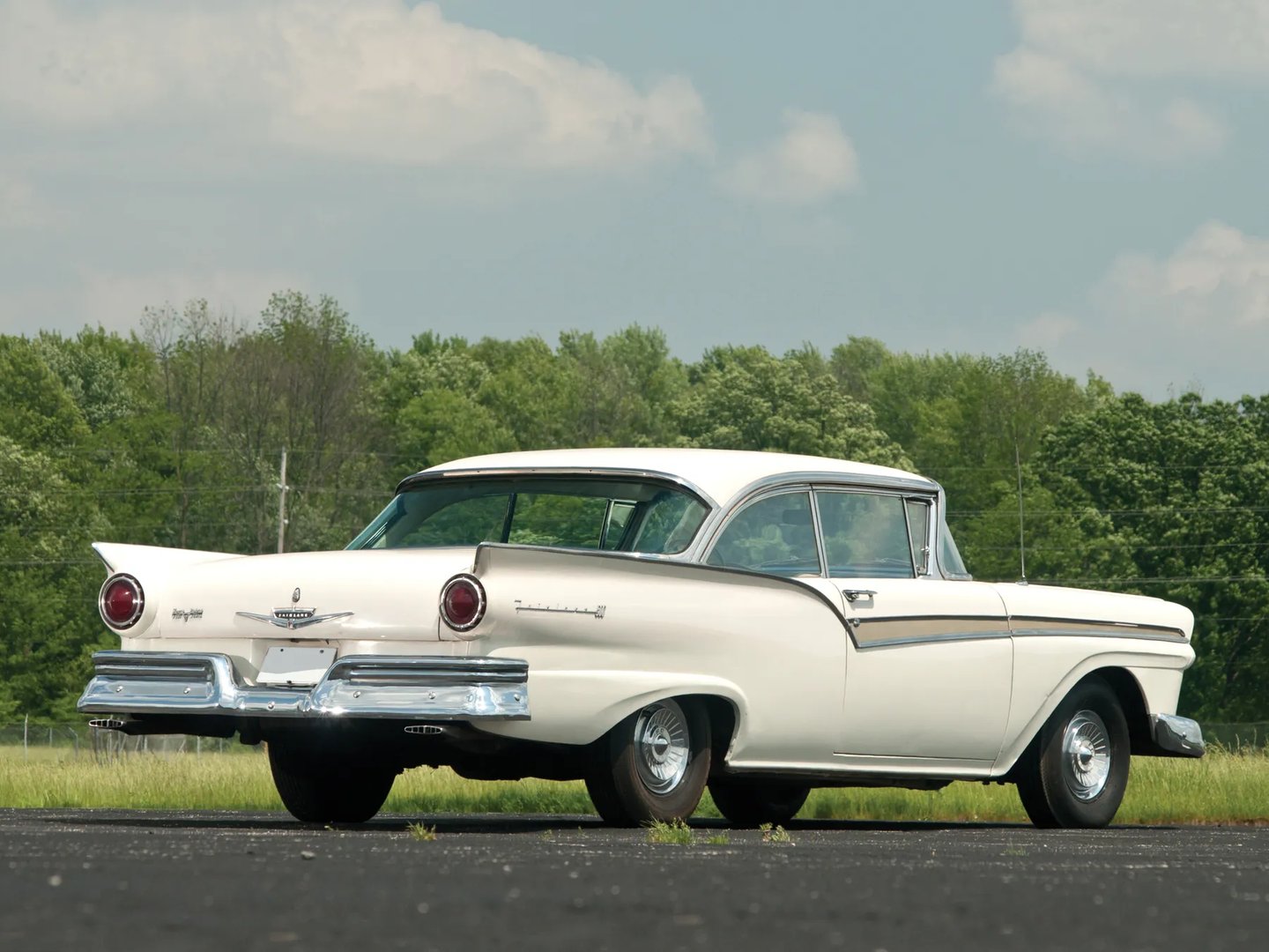 Ford_Fairlane_2_generation__Coupe_Hardtop__2.jpg