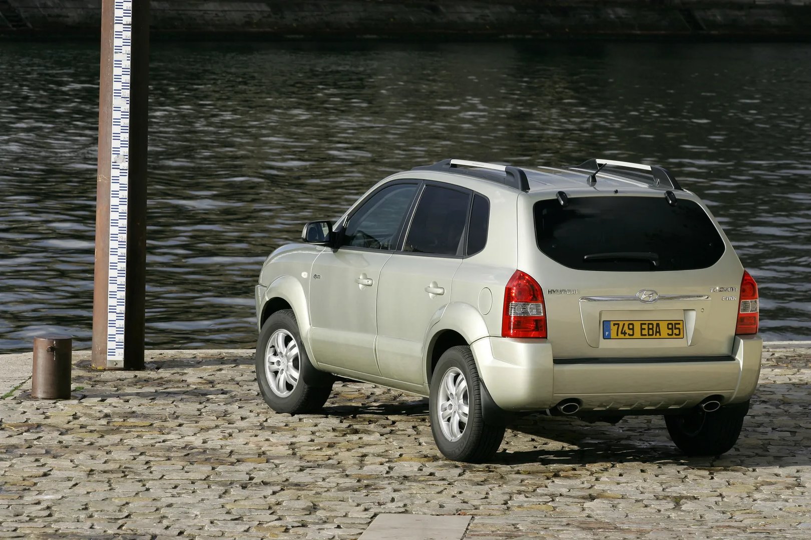 Hyundai_ix35_1_generation__SUV_5-doors__10.jpg