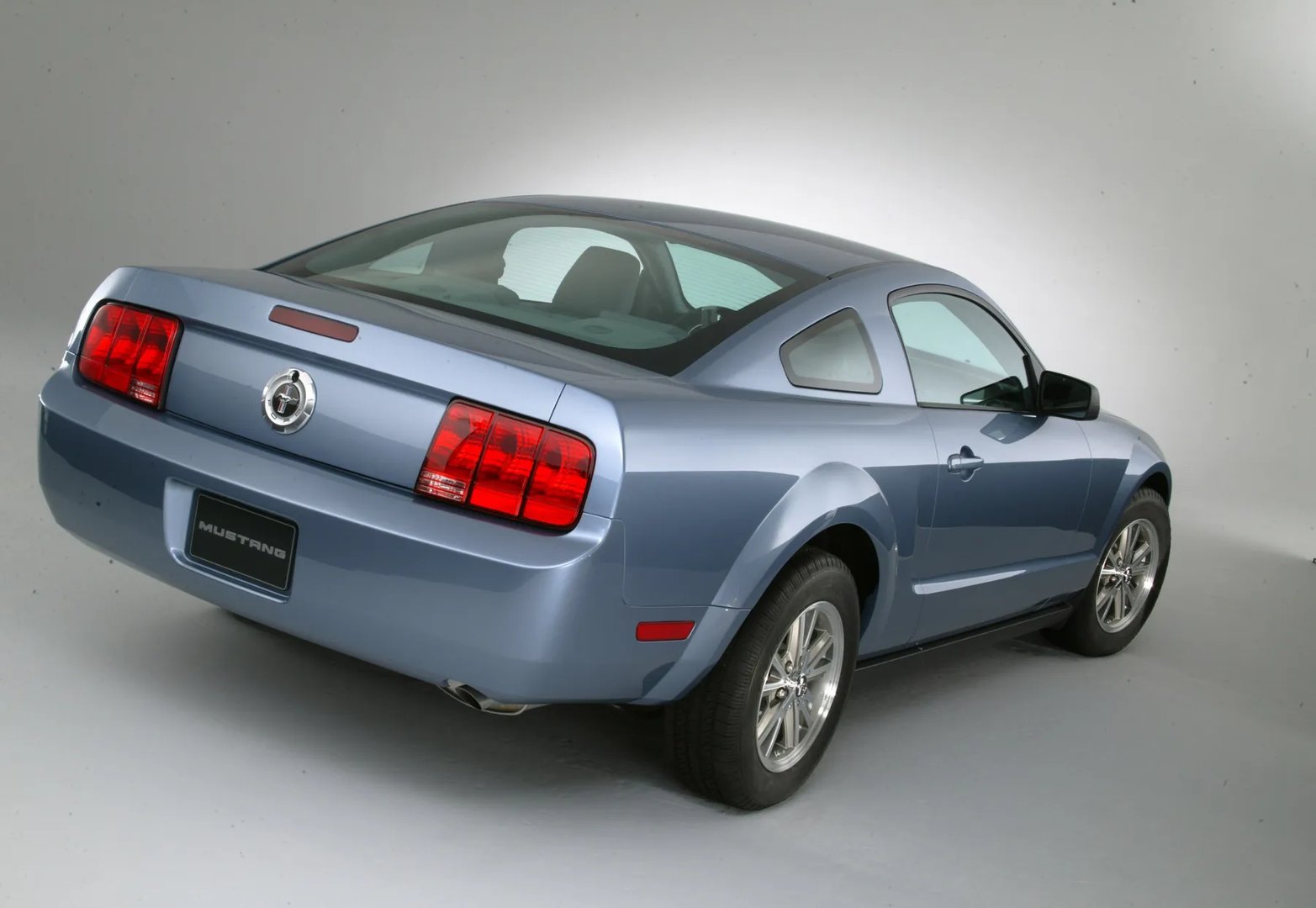 Ford_Mustang_5_generation__Coupe__1.jpg