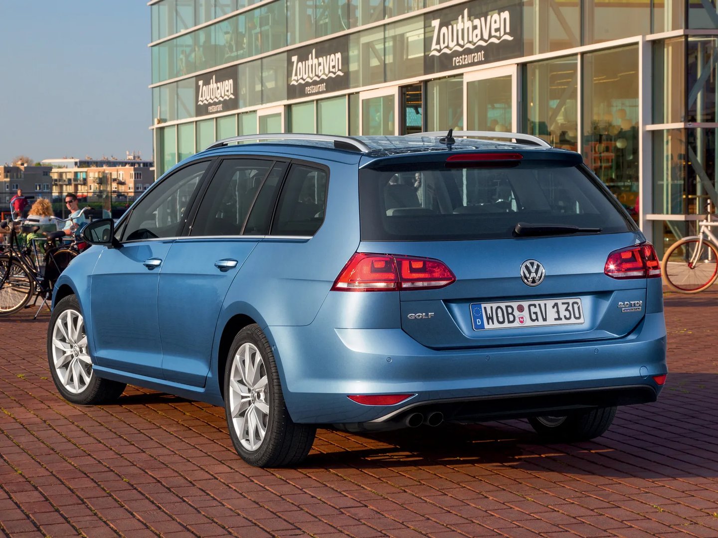 Volkswagen_Golf_7_generation__Estate_5-door__12.jpg