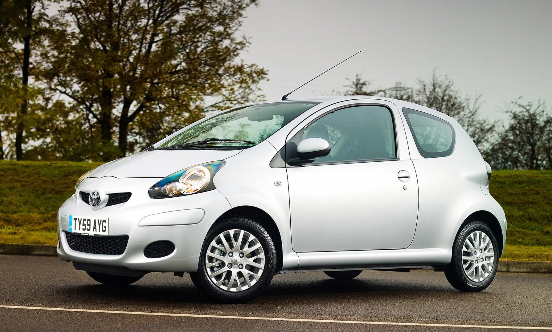Toyota_Aygo_1_generation_restyling__Mini_3-doors__4.jpg