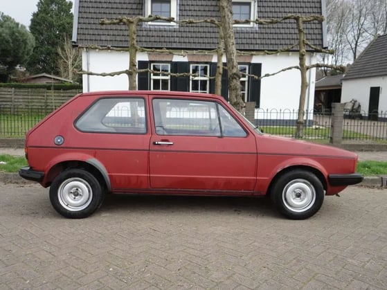Volkswagen_Golf_1_generation_restyling_2__Hatchback_3-door__7.jpg