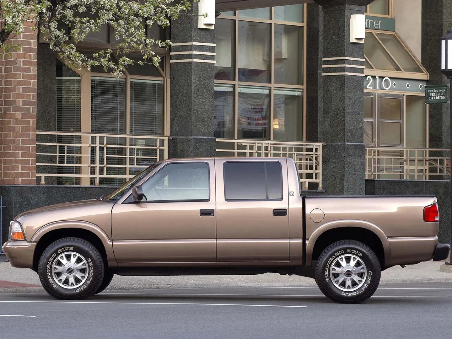 GMC_Sonoma_2_generation__Pickup_double-cab__6.jpg