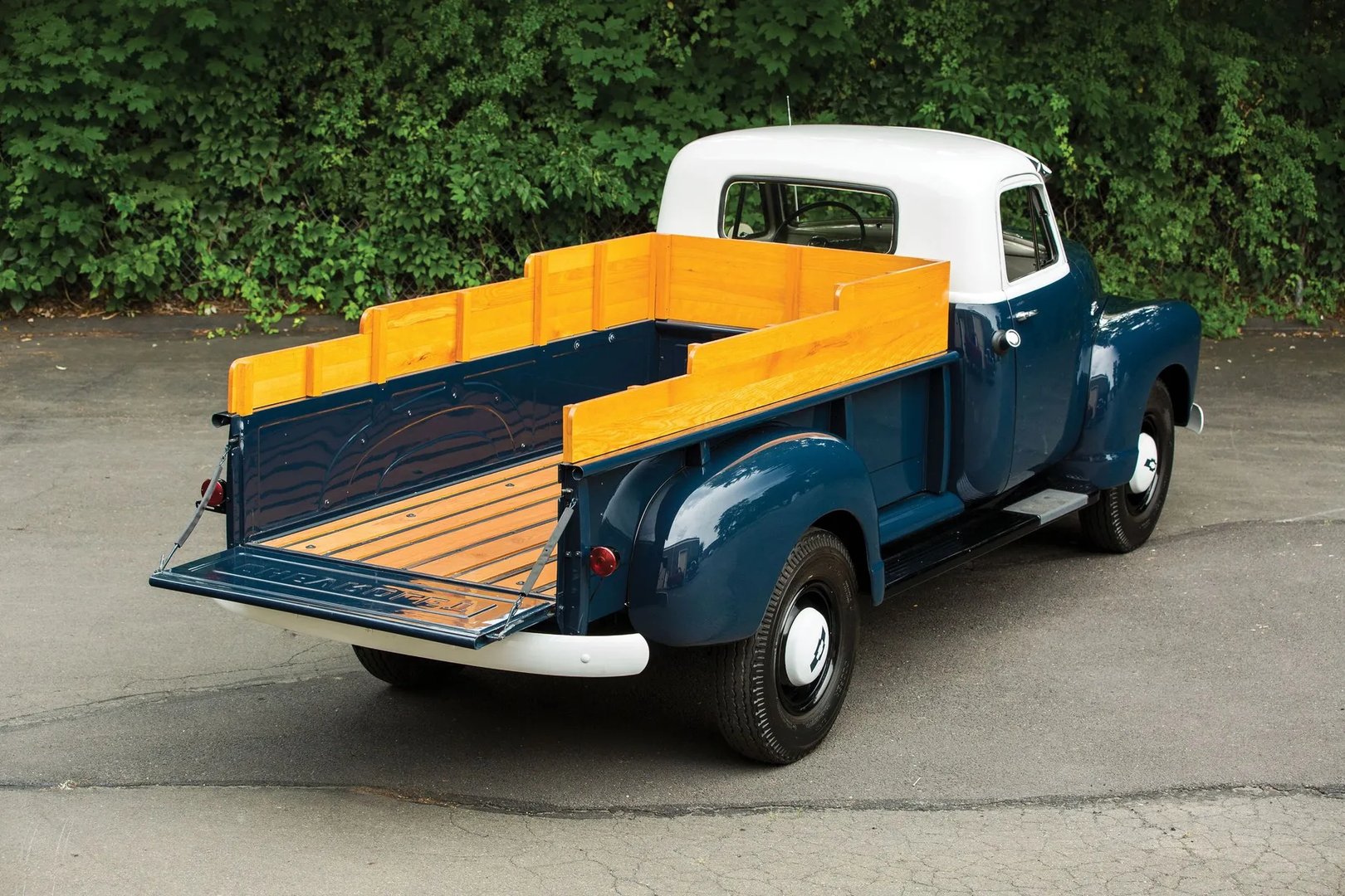 Chevrolet_3800_2_generation__Pickup__1.jpg