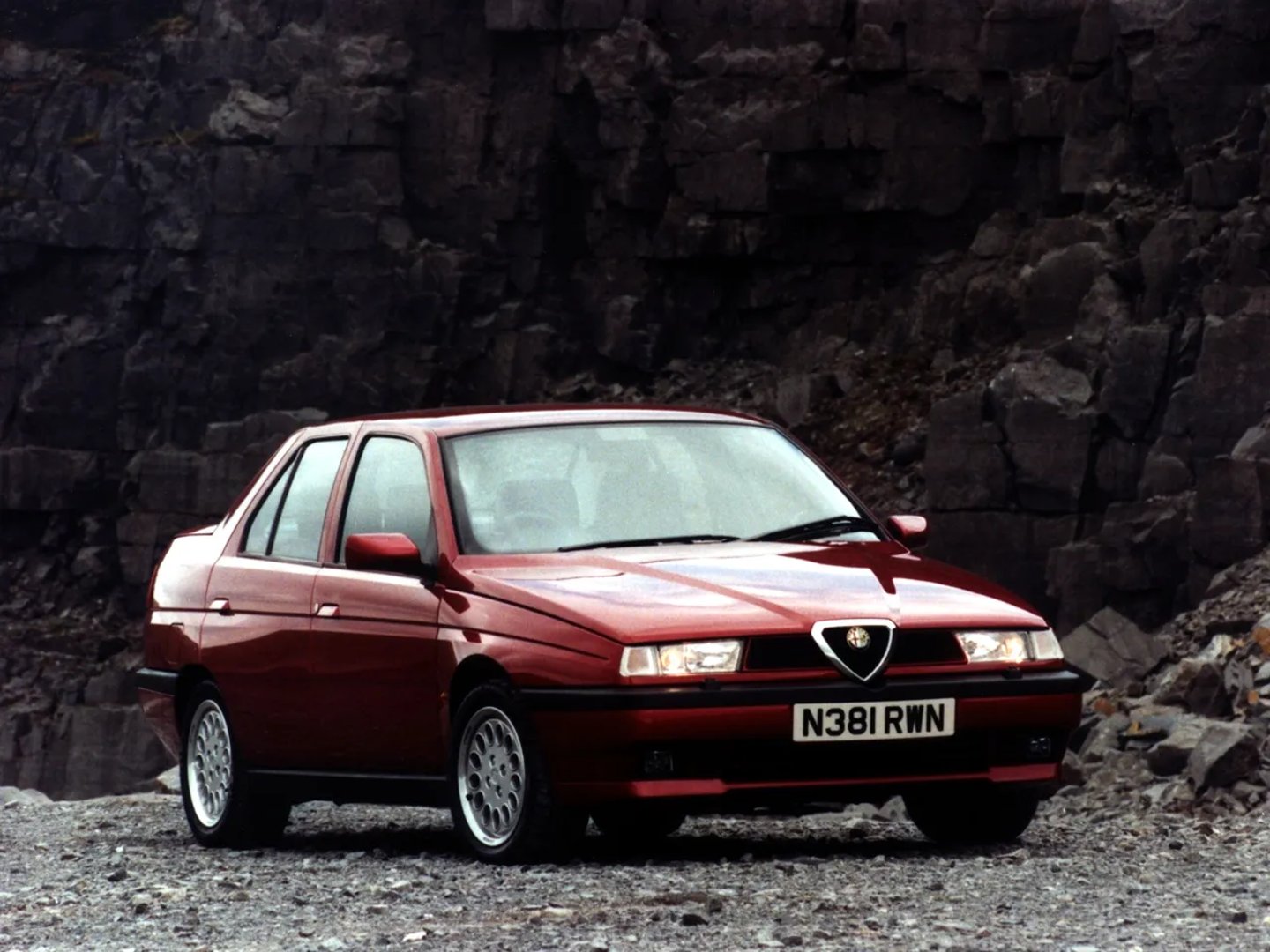 Alfa Romeo_155_1_generation_restyling__Sedan__2.jpg