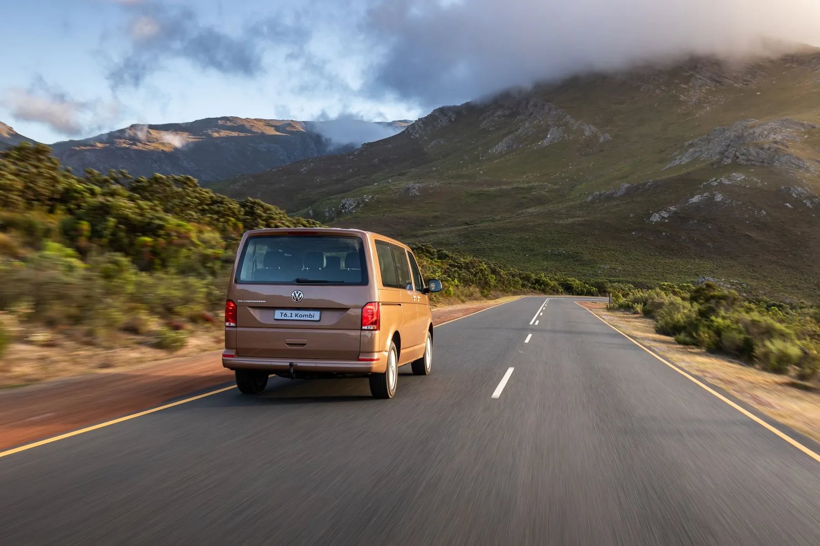 Volkswagen_Transporter_6_generation_restyling__Minivan__11.jpg