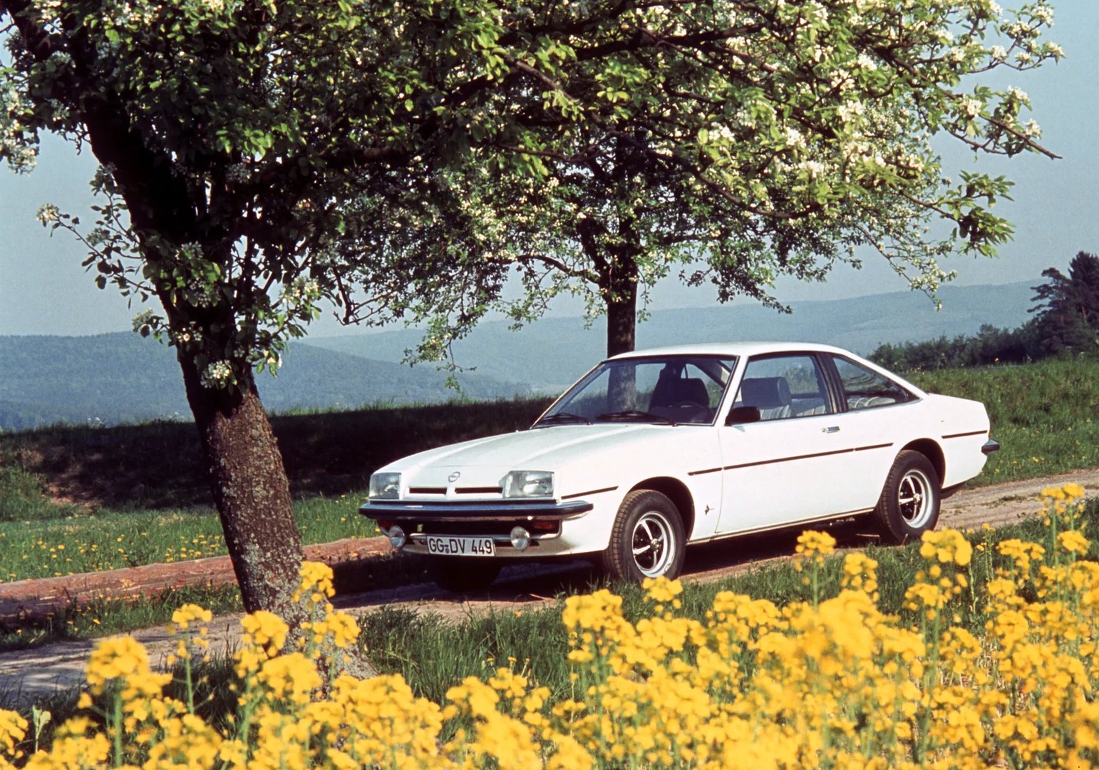 Opel_Manta_2_generation__Coupe__3.jpg