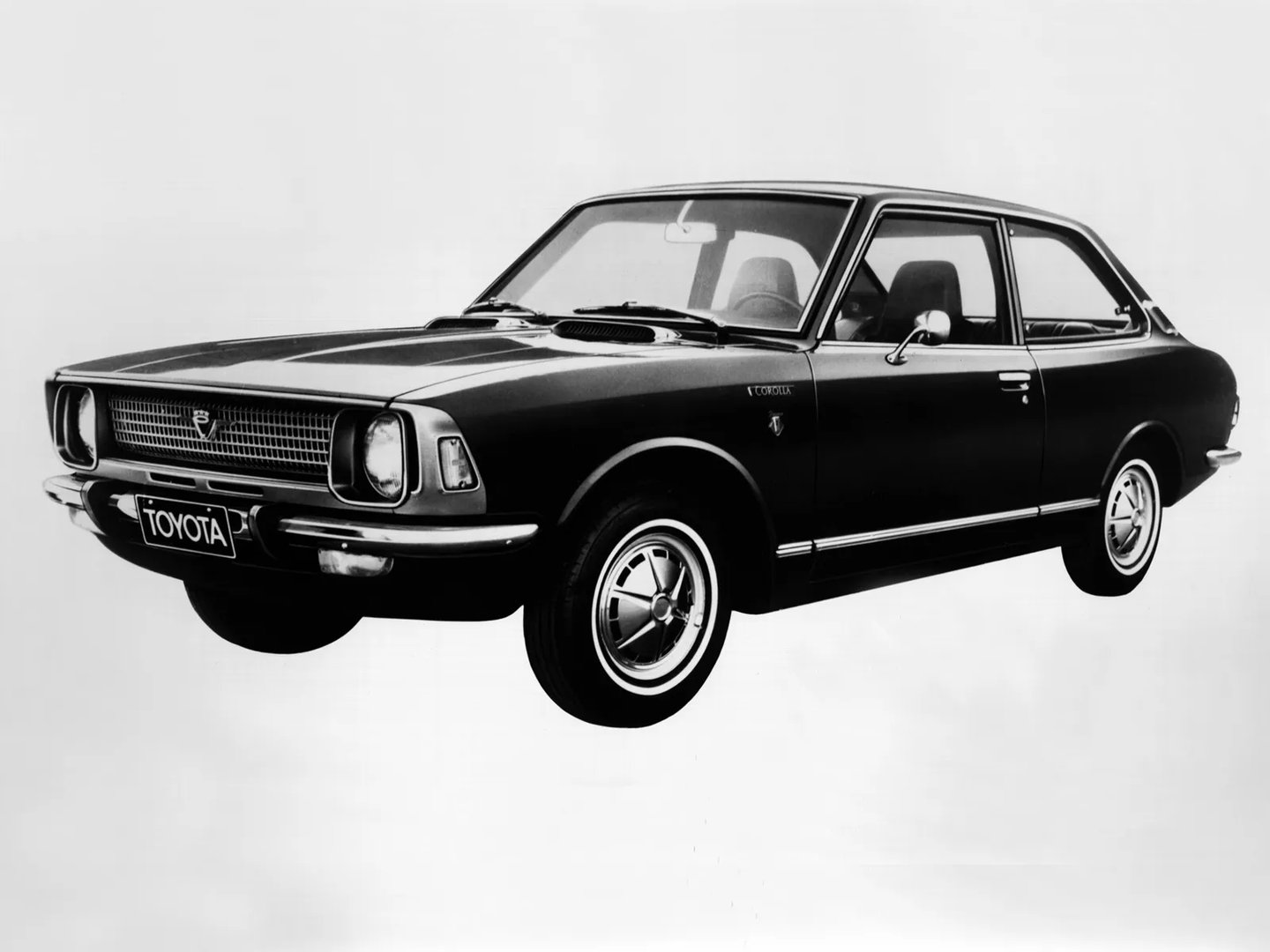 Toyota_Corolla_2_generation__Sedan_2-doors__2.jpg