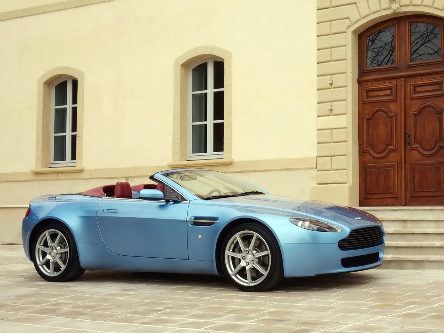 Aston Martin_Vantage_3_generation__Roadster__8.jpg