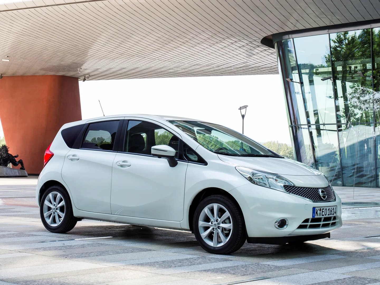 Nissan_Note_2_generation__Hatchback_5-door__7.jpg