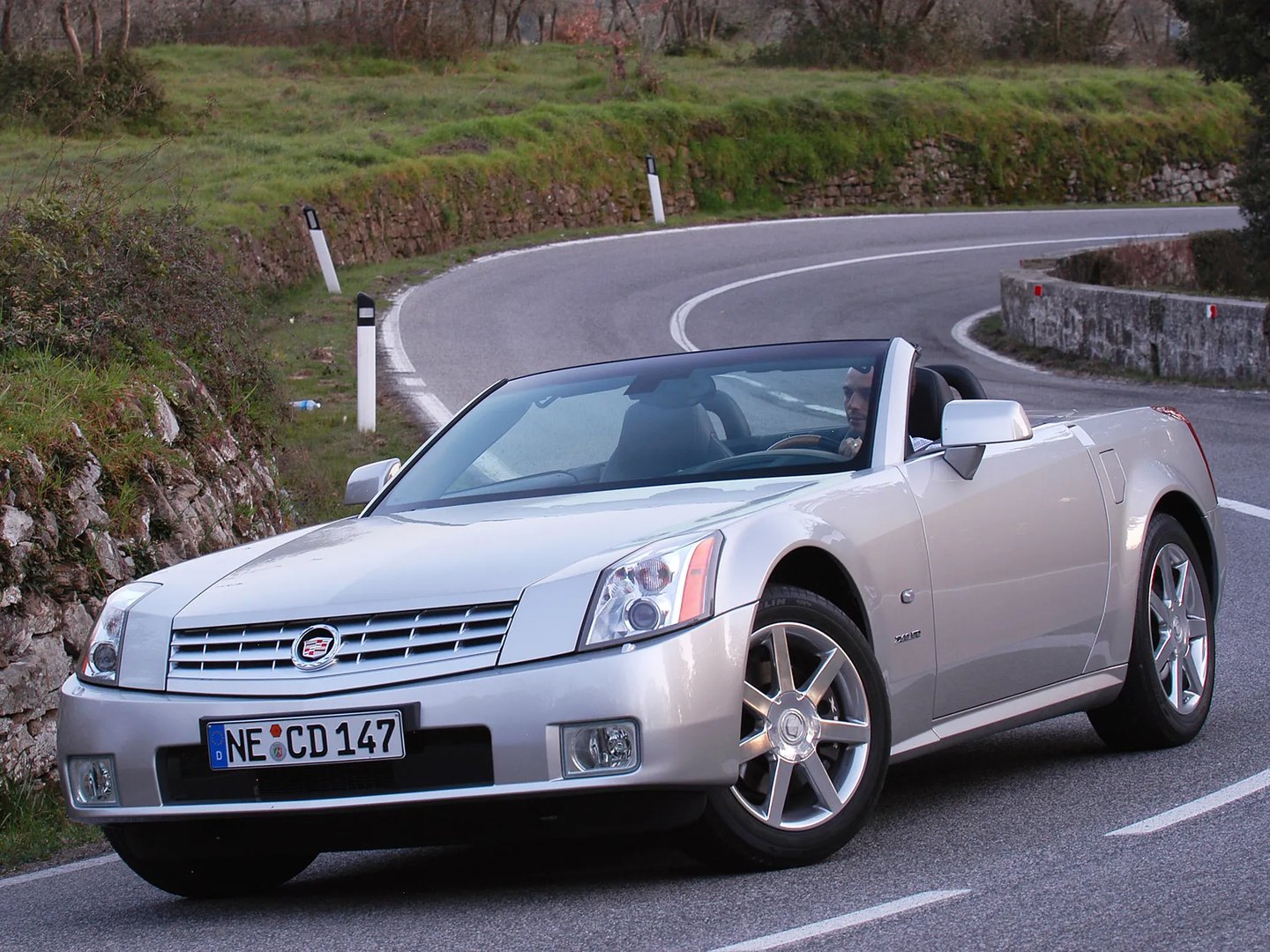 Cadillac_XLR_1_generation__Roadster__8.jpg