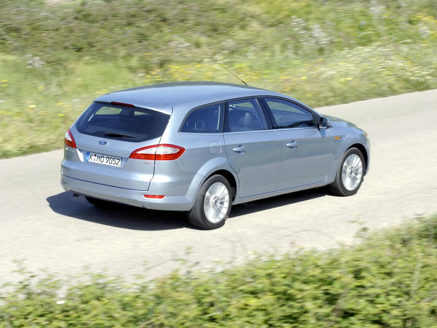 Ford_Mondeo_4_generation__Estate_5-door__9.jpg