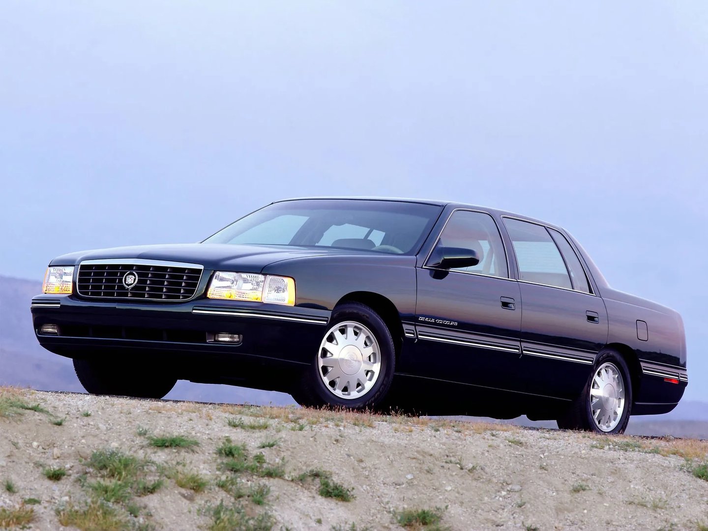 Cadillac_DeVille_7_generation__Sedan__6.jpg