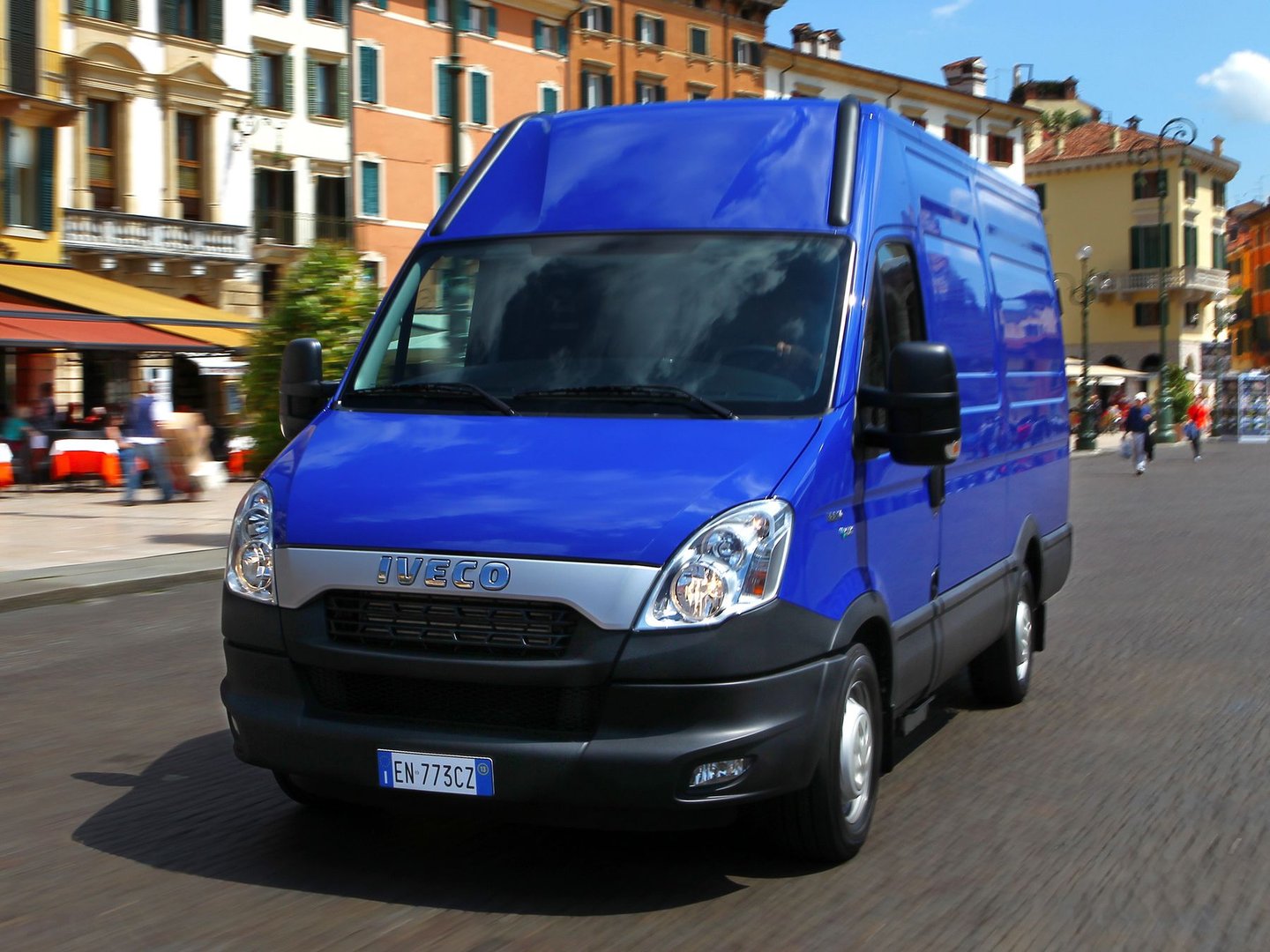 iveco_Daily_2_generation_restyling_2__Van_Short__11.jpg