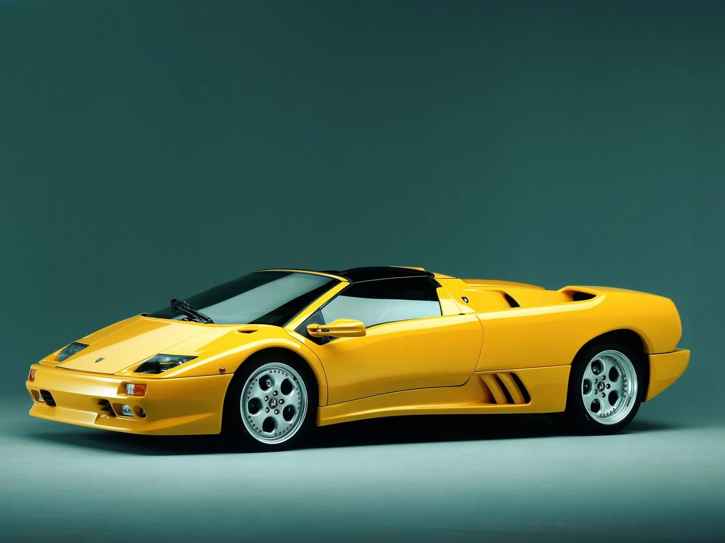Lamborghini_Diablo_1_generation__Roadster__5.jpg