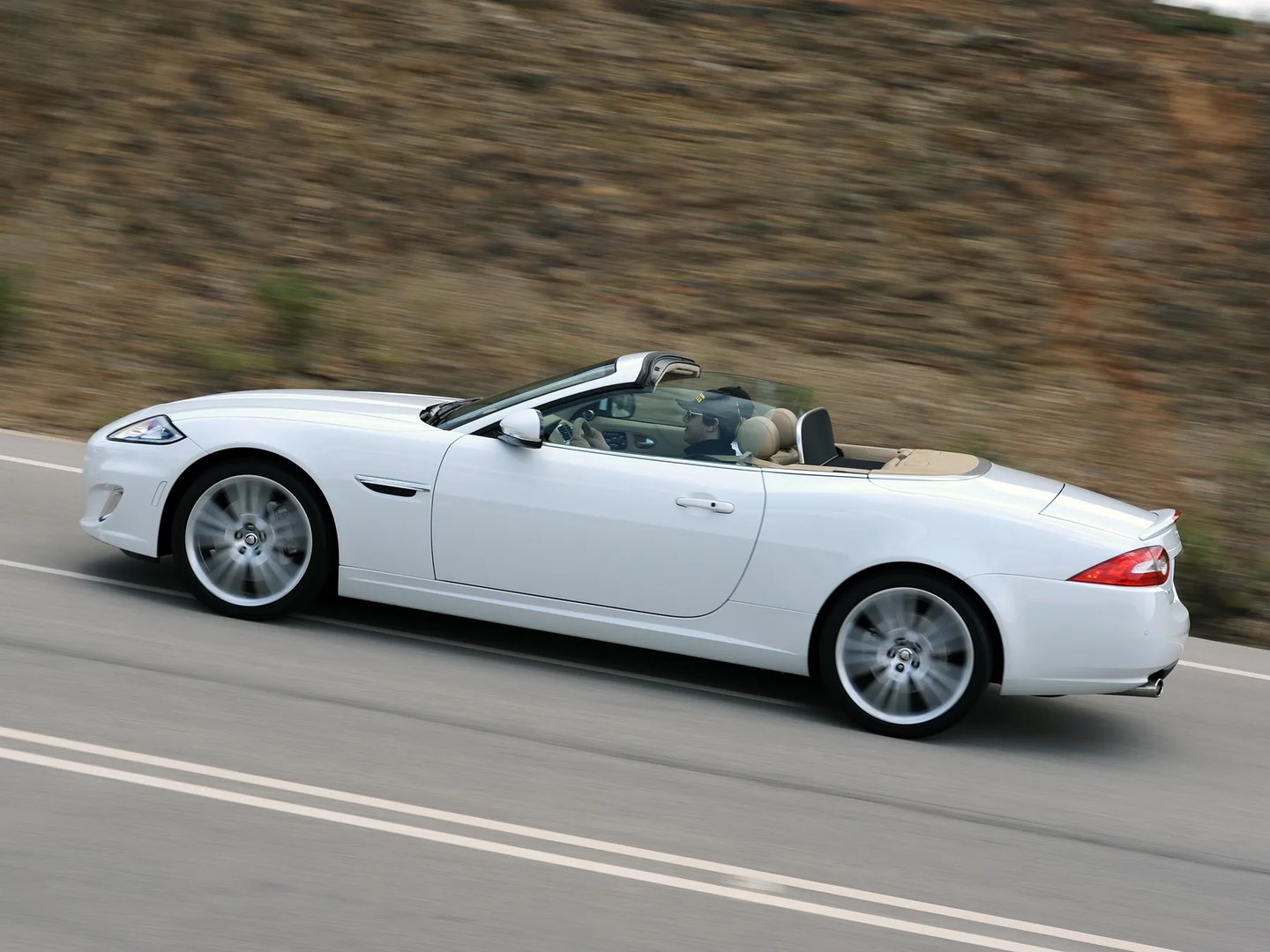 Jaguar_XK_2_generation_restyling_2__Cabrio__2.jpg