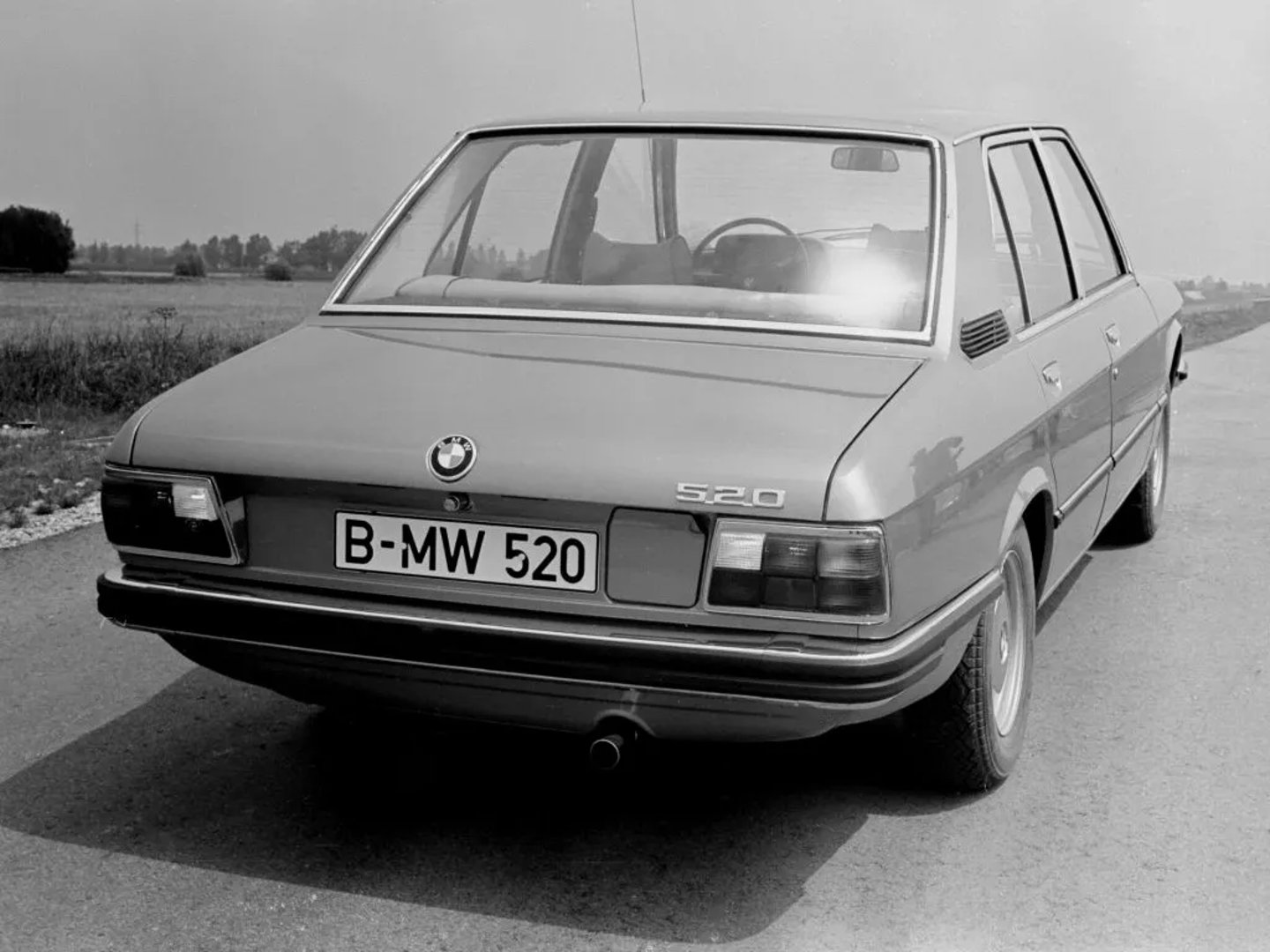 BMW_5_series_1_generation__Sedan__7.jpg