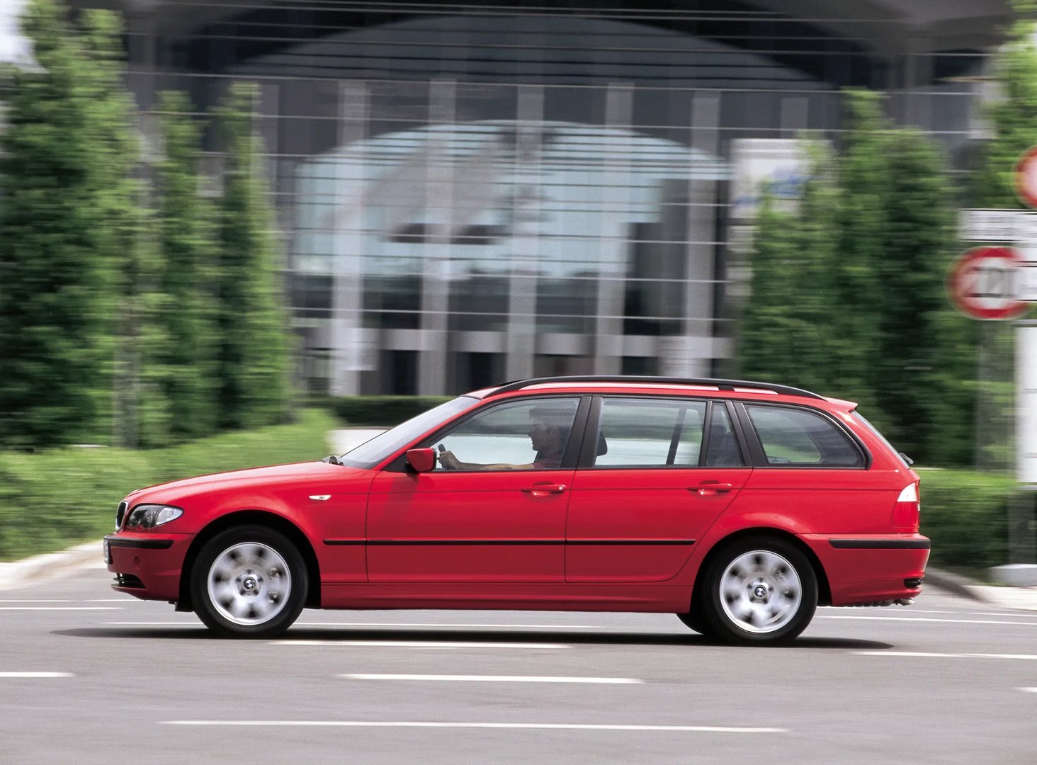 BMW_3_series_4_generation_restyling__Estate_5-door__2.jpg